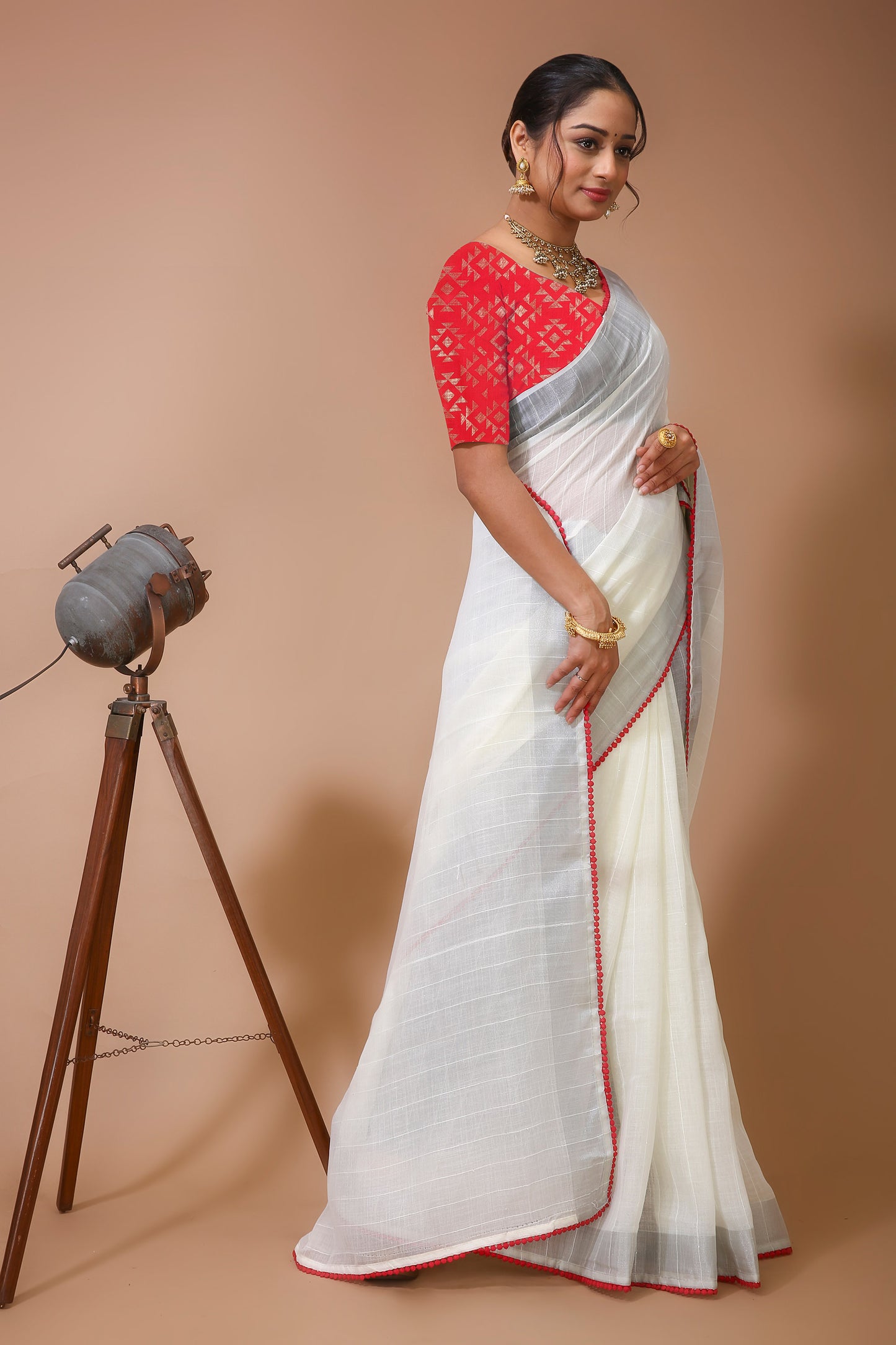 Dori White Red Linen Silk Saree