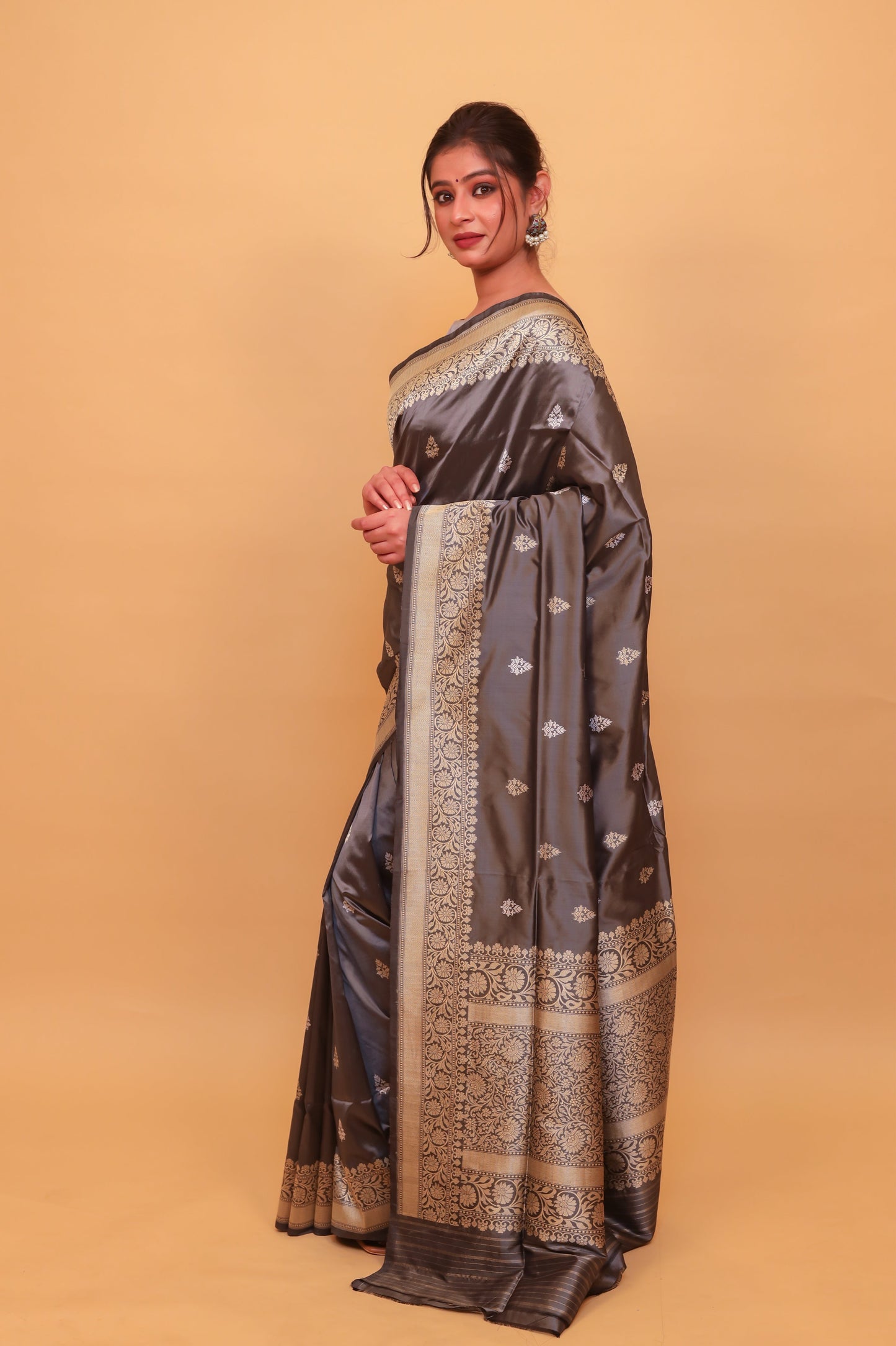 Grey Katan Pure Silk Kadwa Saree - Panaya