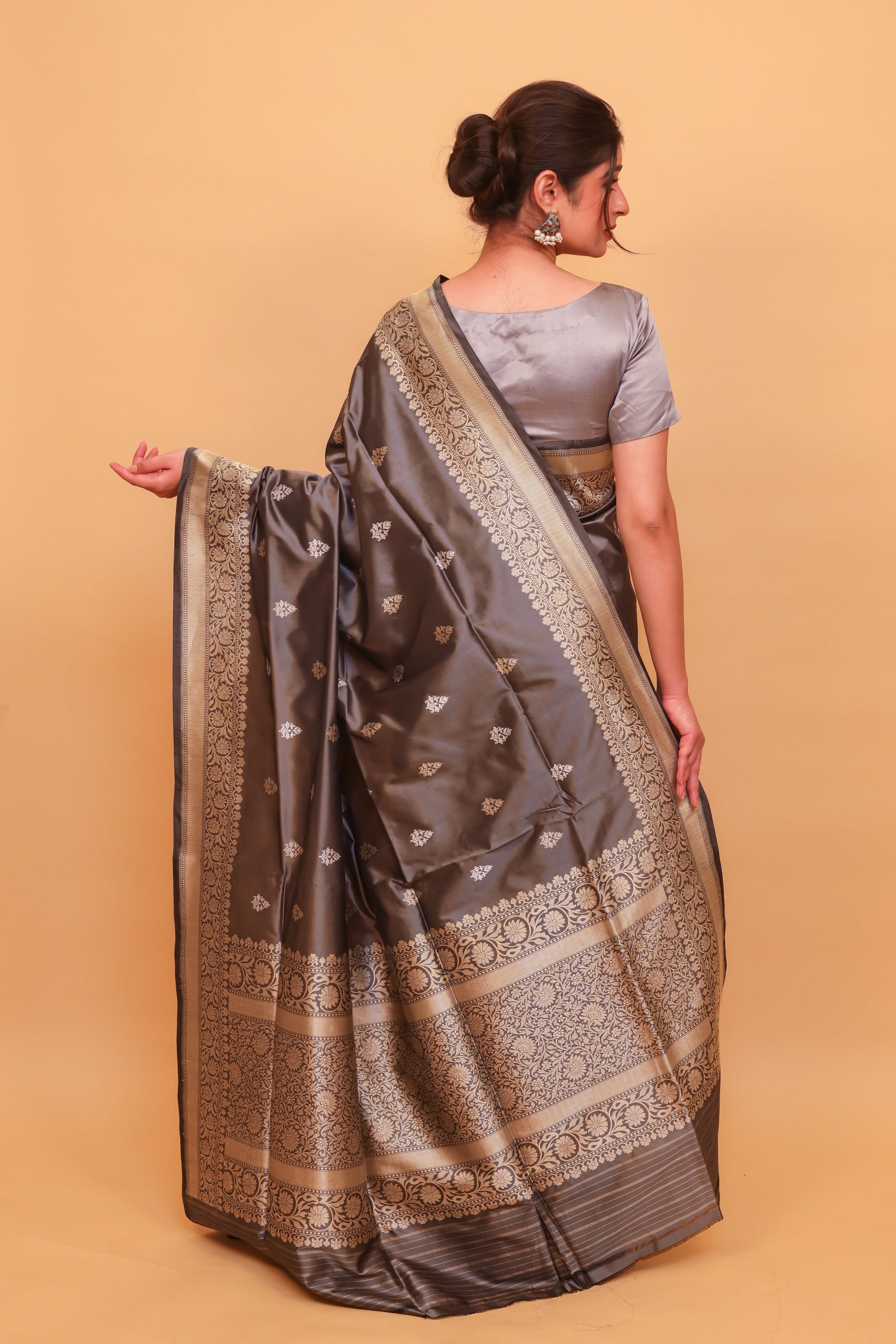 Grey Katan Pure Silk Kadwa Saree - Panaya