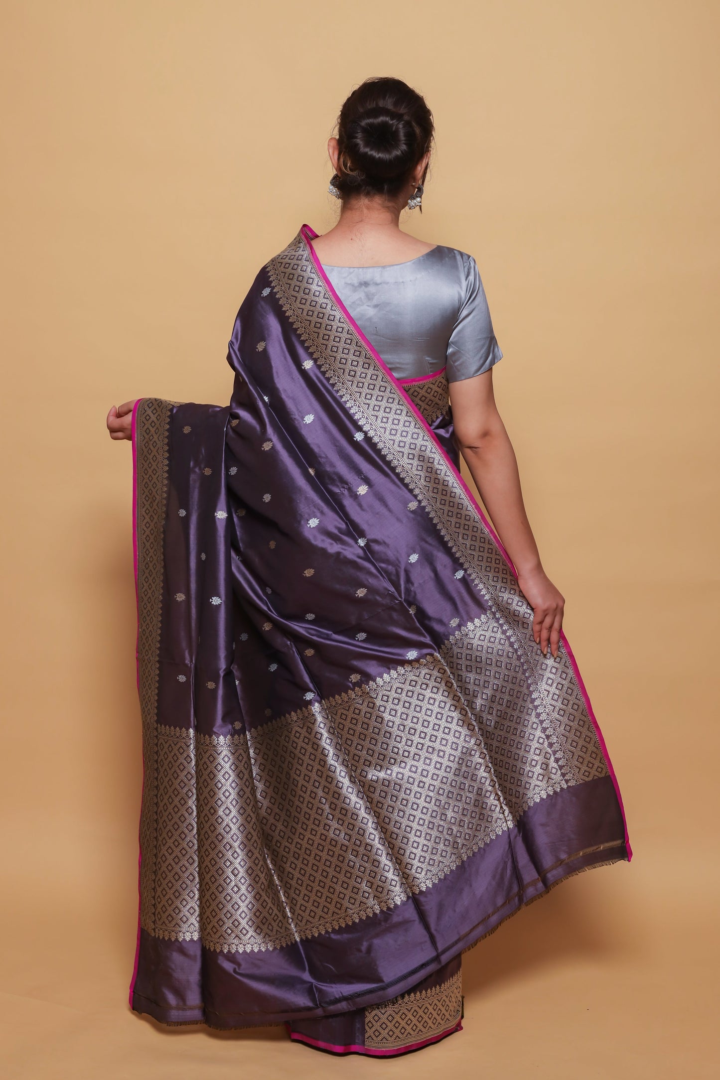 Grey Katan Pure Silk Kadwa Saree - Panaya