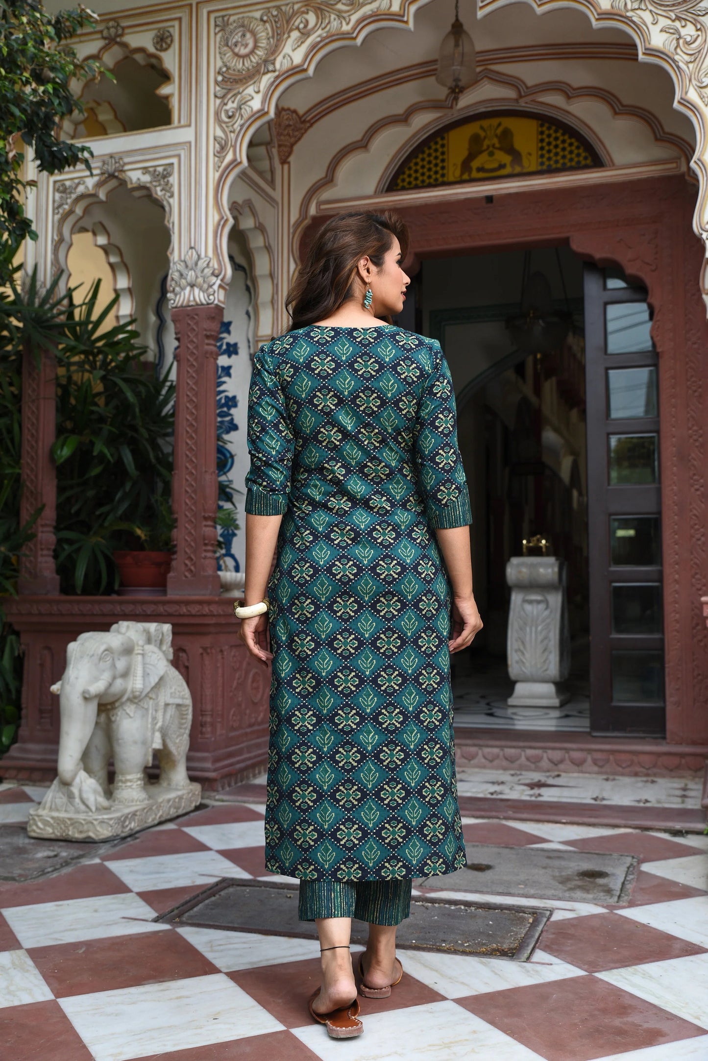 Tanvi Women Green Printed Viscose Rayon Kurta, Pant And Dupatta Set