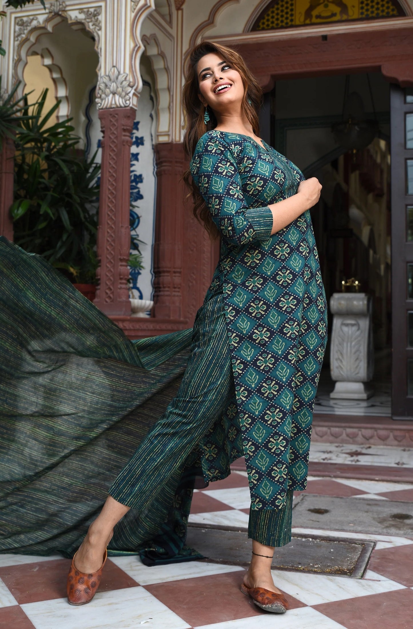 Tanvi Women Green Printed Viscose Rayon Kurta, Pant And Dupatta Set