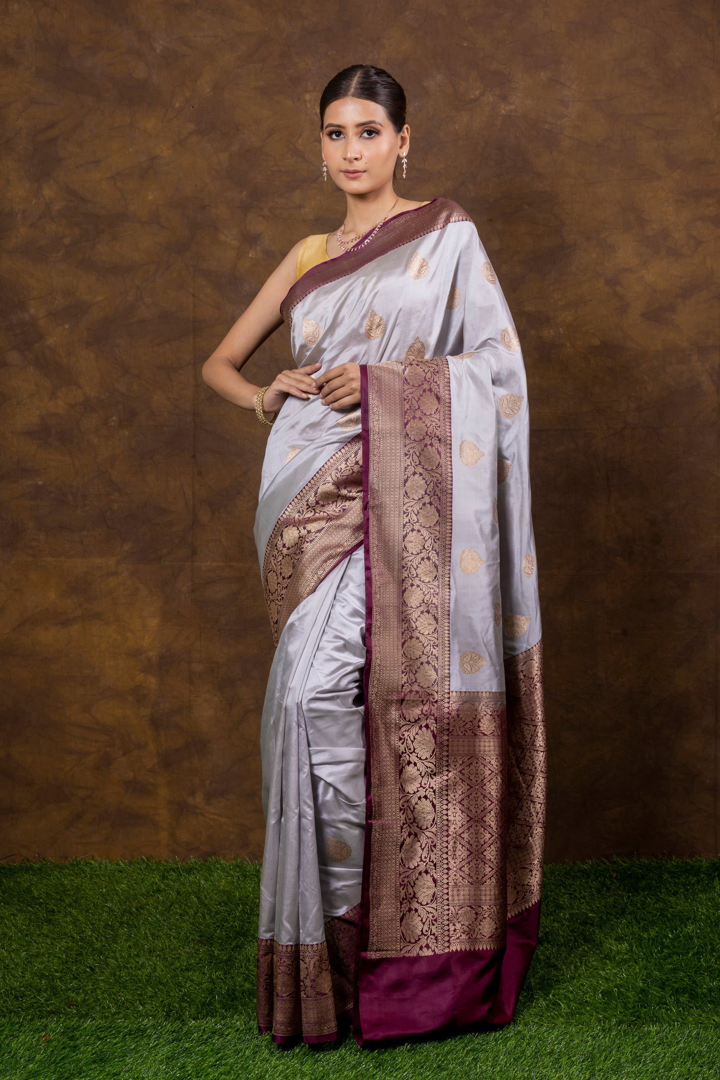 Grey Handwoven Kadwa Katan Silk Saree - Panaya