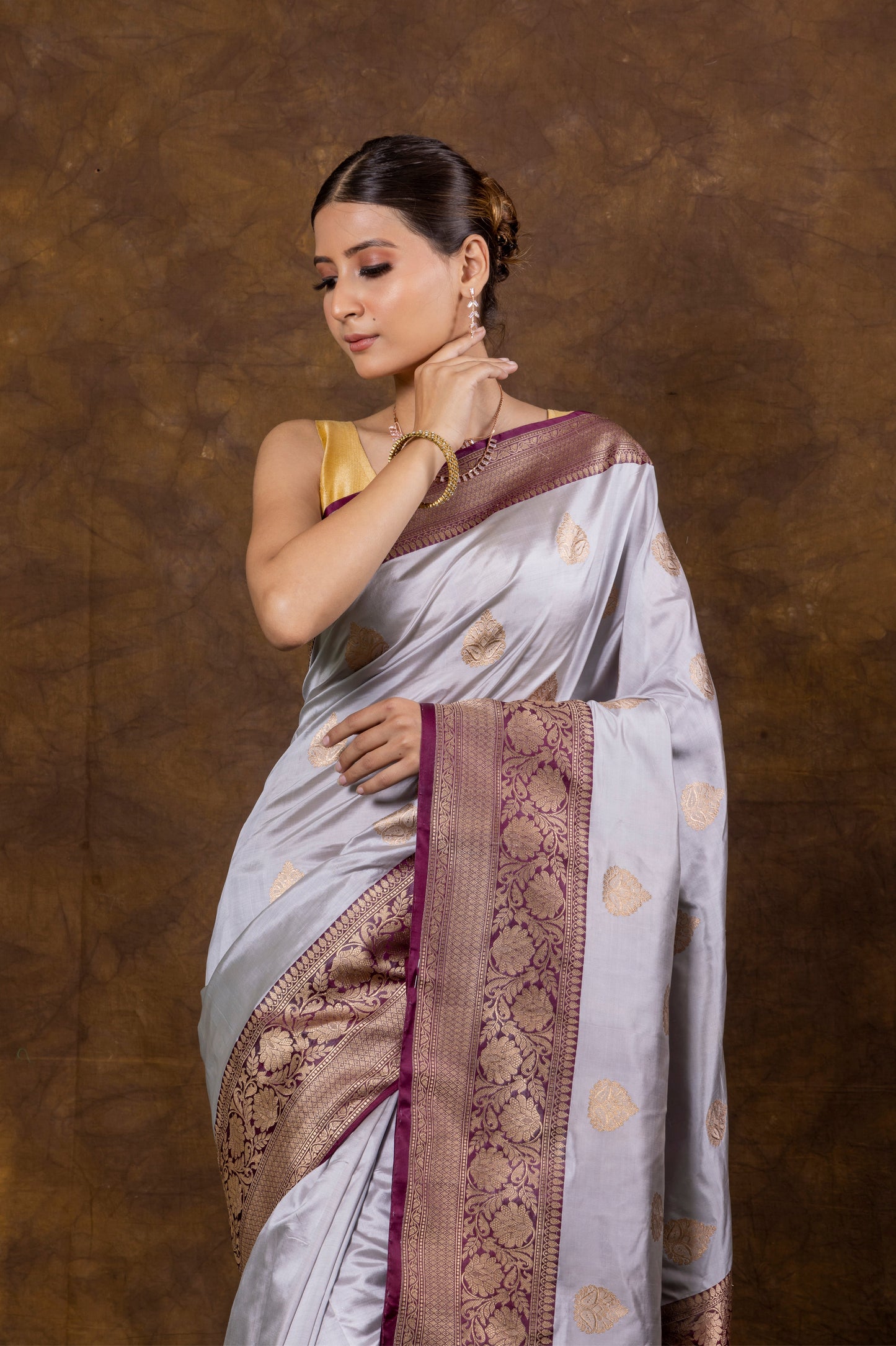 Grey Handwoven Kadwa Katan Silk Saree - Panaya