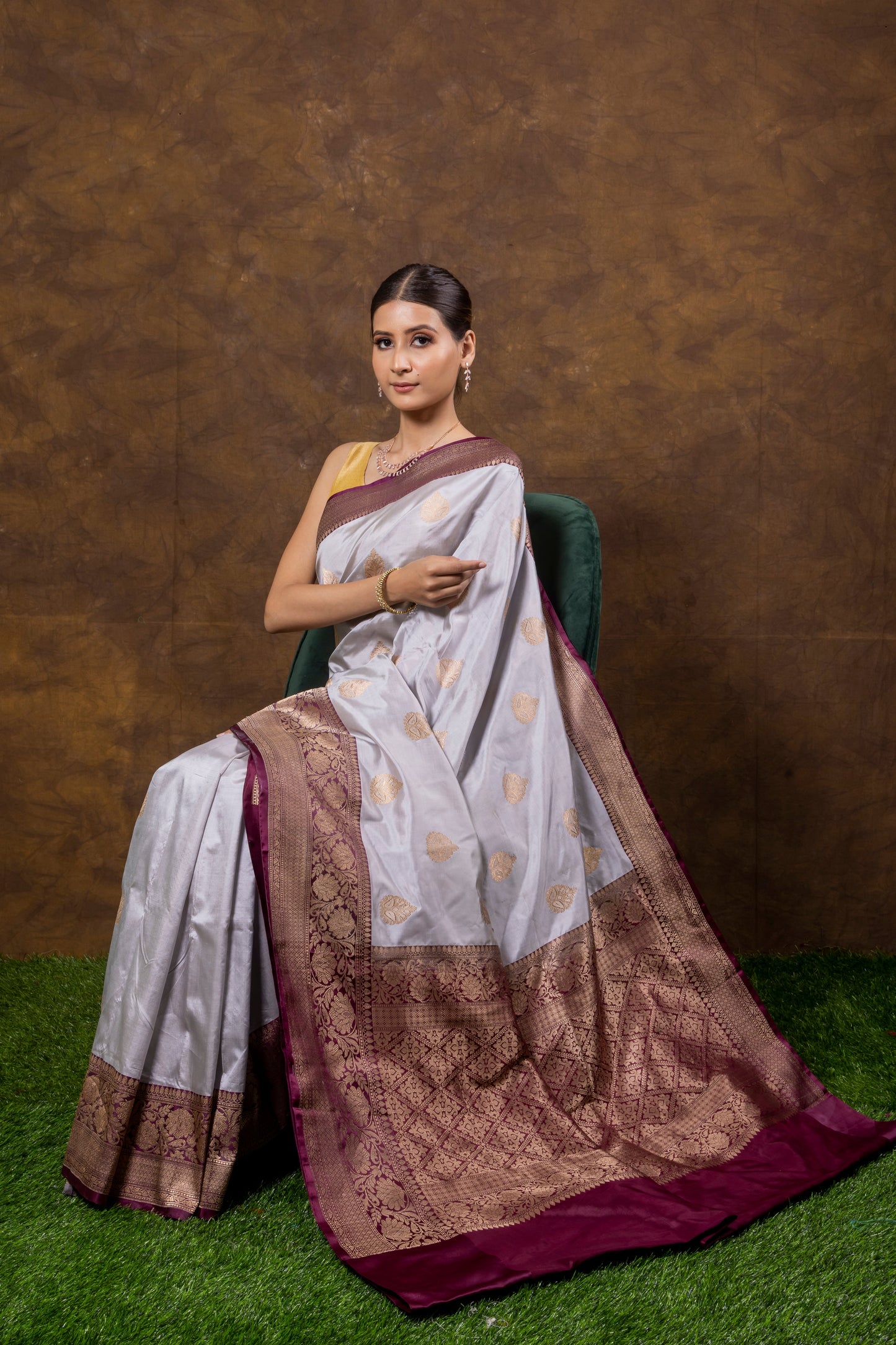 Grey Handwoven Kadwa Katan Silk Saree - Panaya