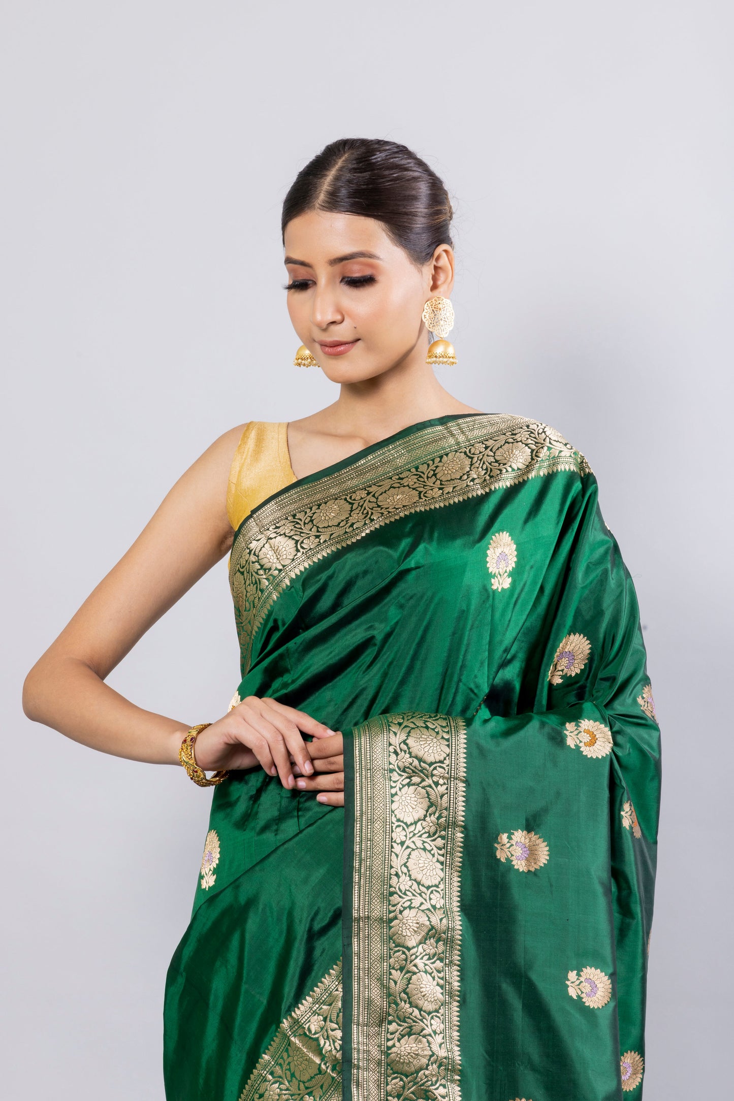 Bottle Green Handwoven Kadwa Katan Silk Saree - Panaya