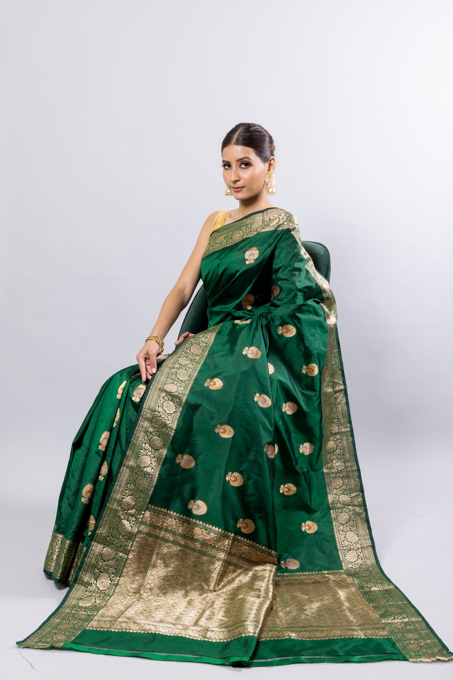 Bottle Green Handwoven Kadwa Katan Silk Saree - Panaya