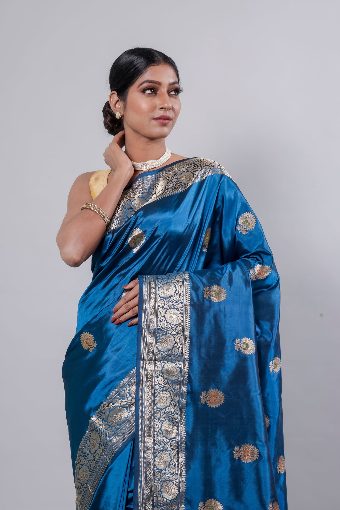 Blue Handwoven Kadwa Katan Silk Saree - Panaya