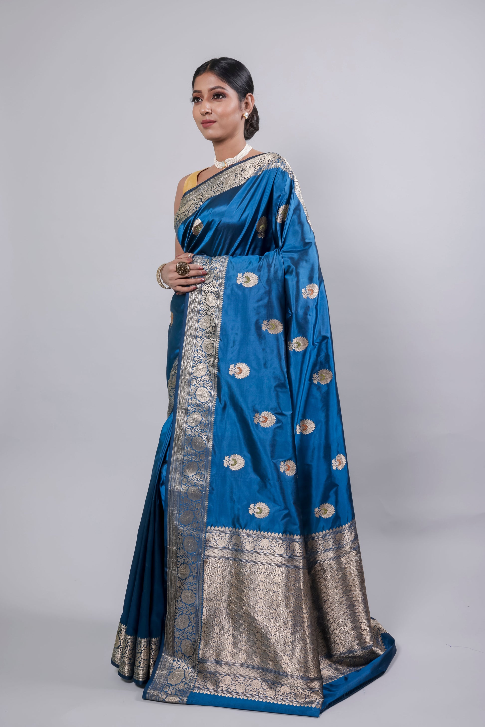 Blue Handwoven Kadwa Katan Silk Saree - Panaya