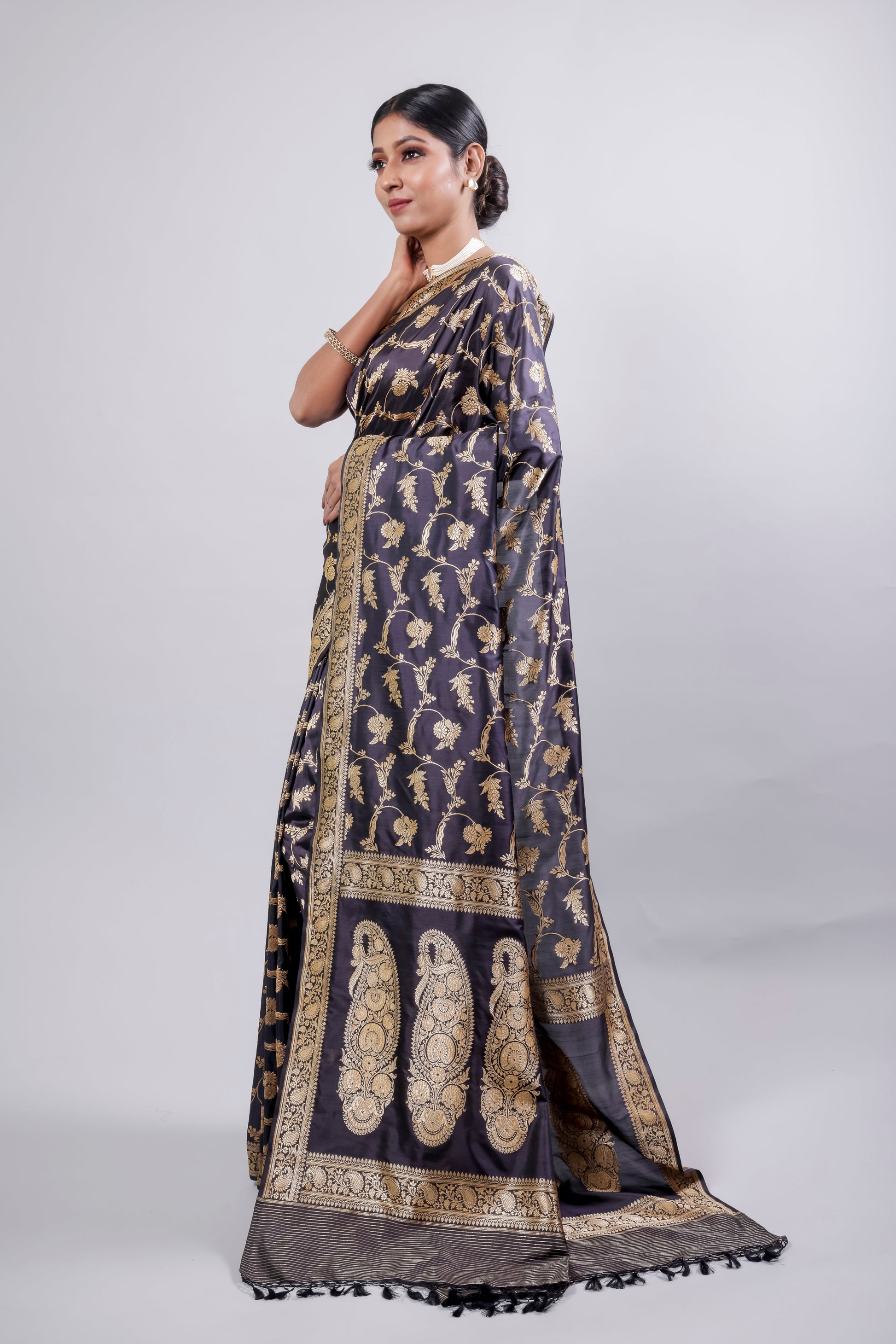 Slate Grey Handwoven Kadwa Katan Silk Saree - Panaya