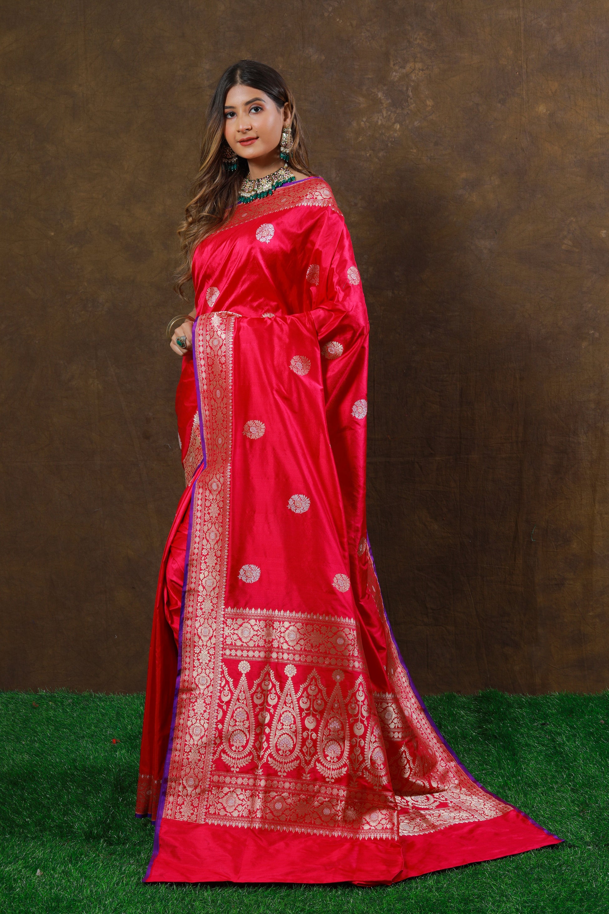 Red Handwoven Kadwa Katan Silk Saree - Panaya