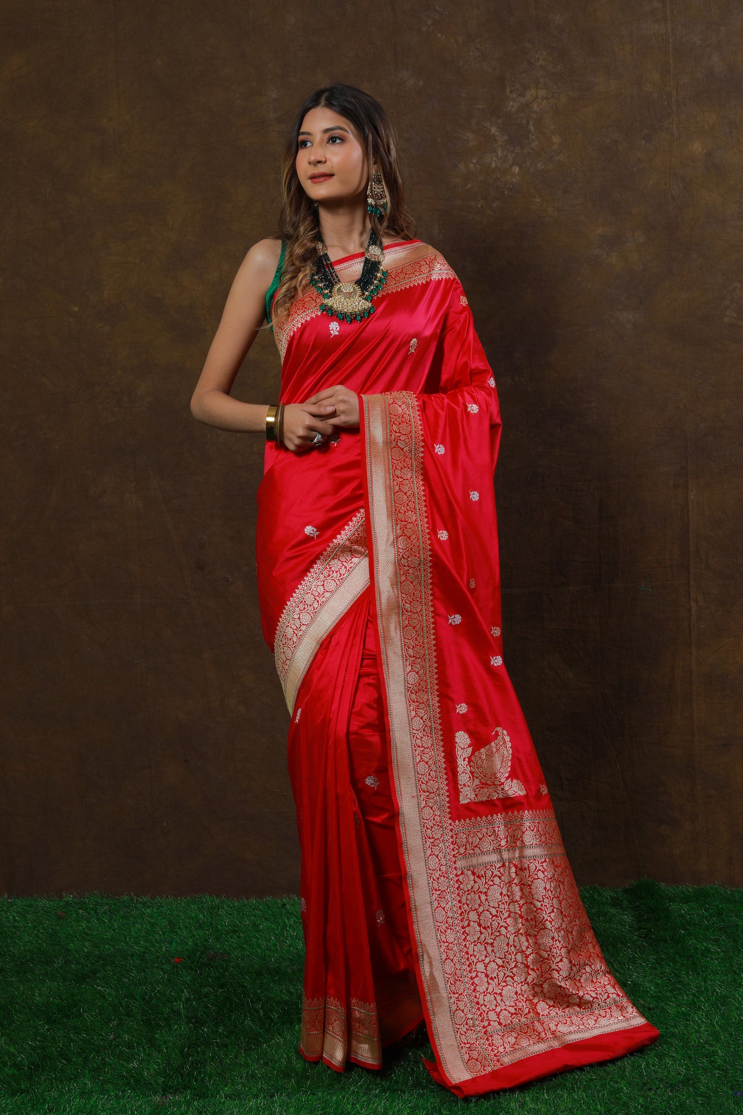 Red Handwoven Kadwa Katan Silk Saree - Panaya