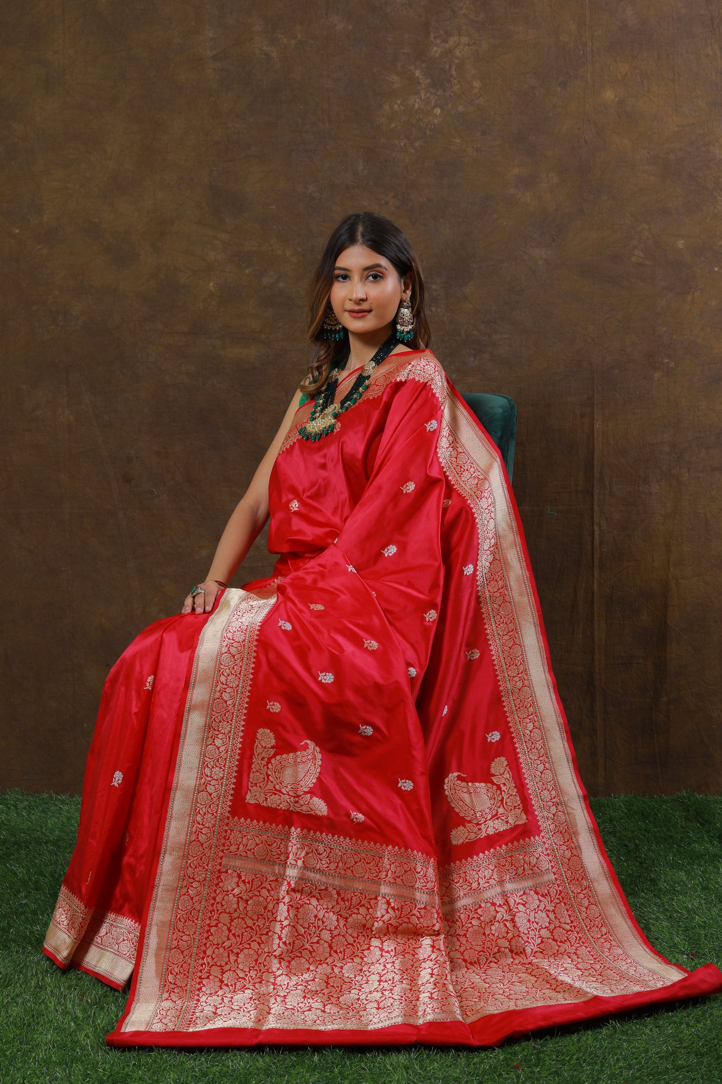 Red Handwoven Kadwa Katan Silk Saree - Panaya