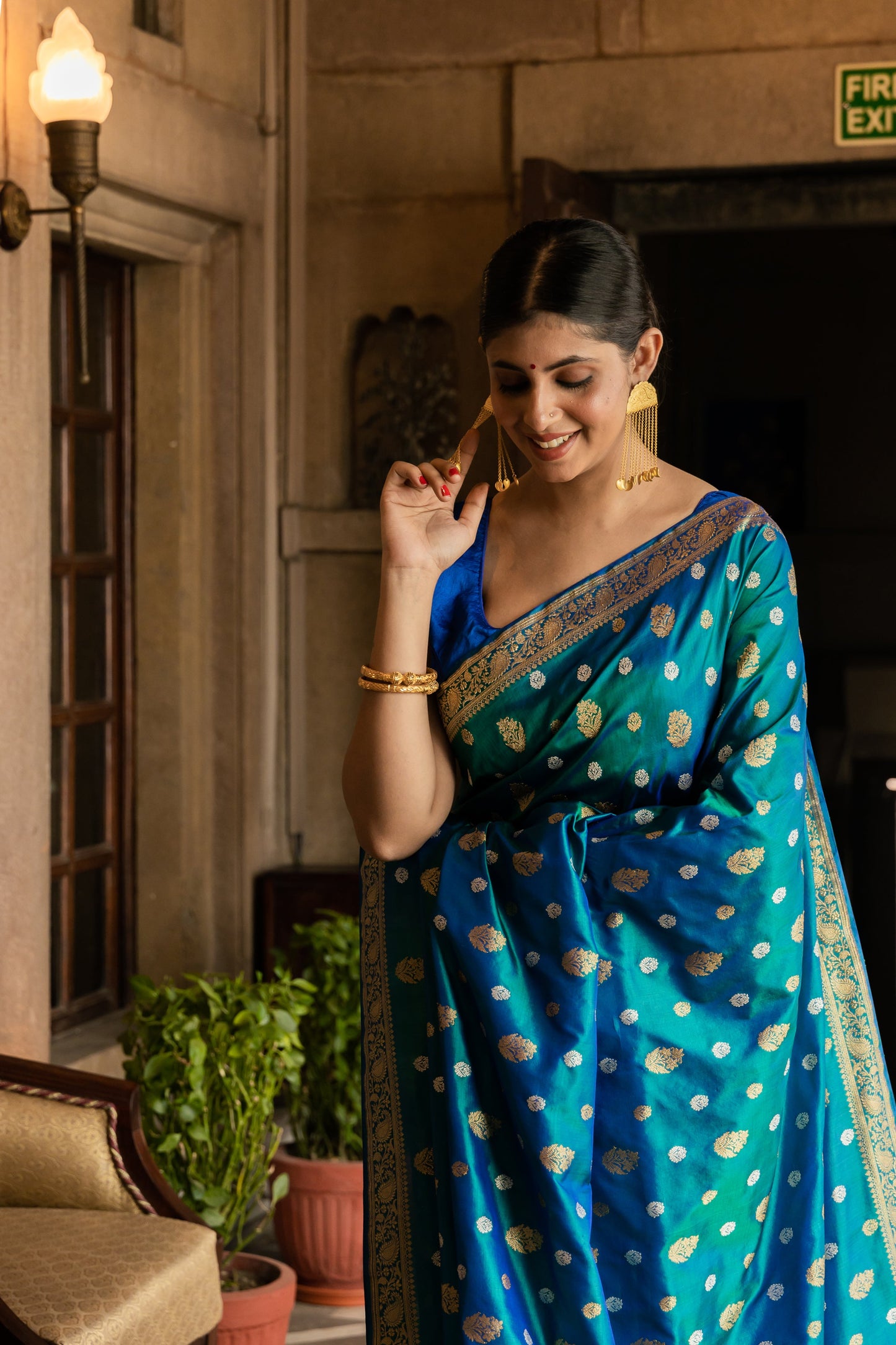 Teal Handwoven Kadwa Katan Silk Saree - Panaya