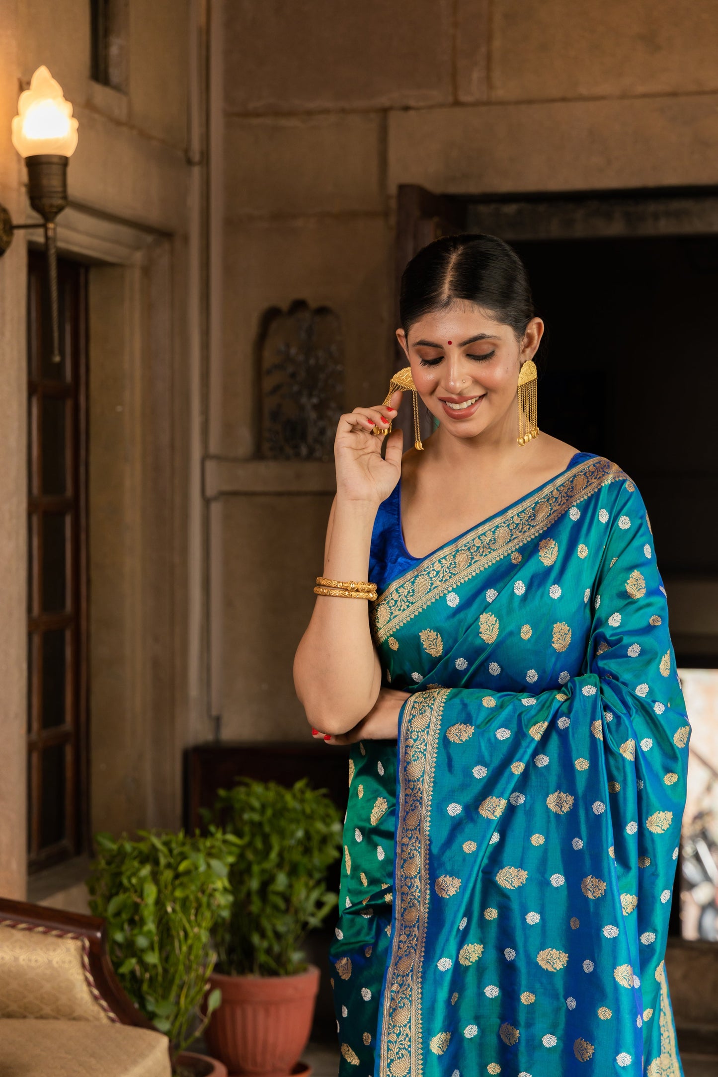 Teal Handwoven Kadwa Katan Silk Saree - Panaya