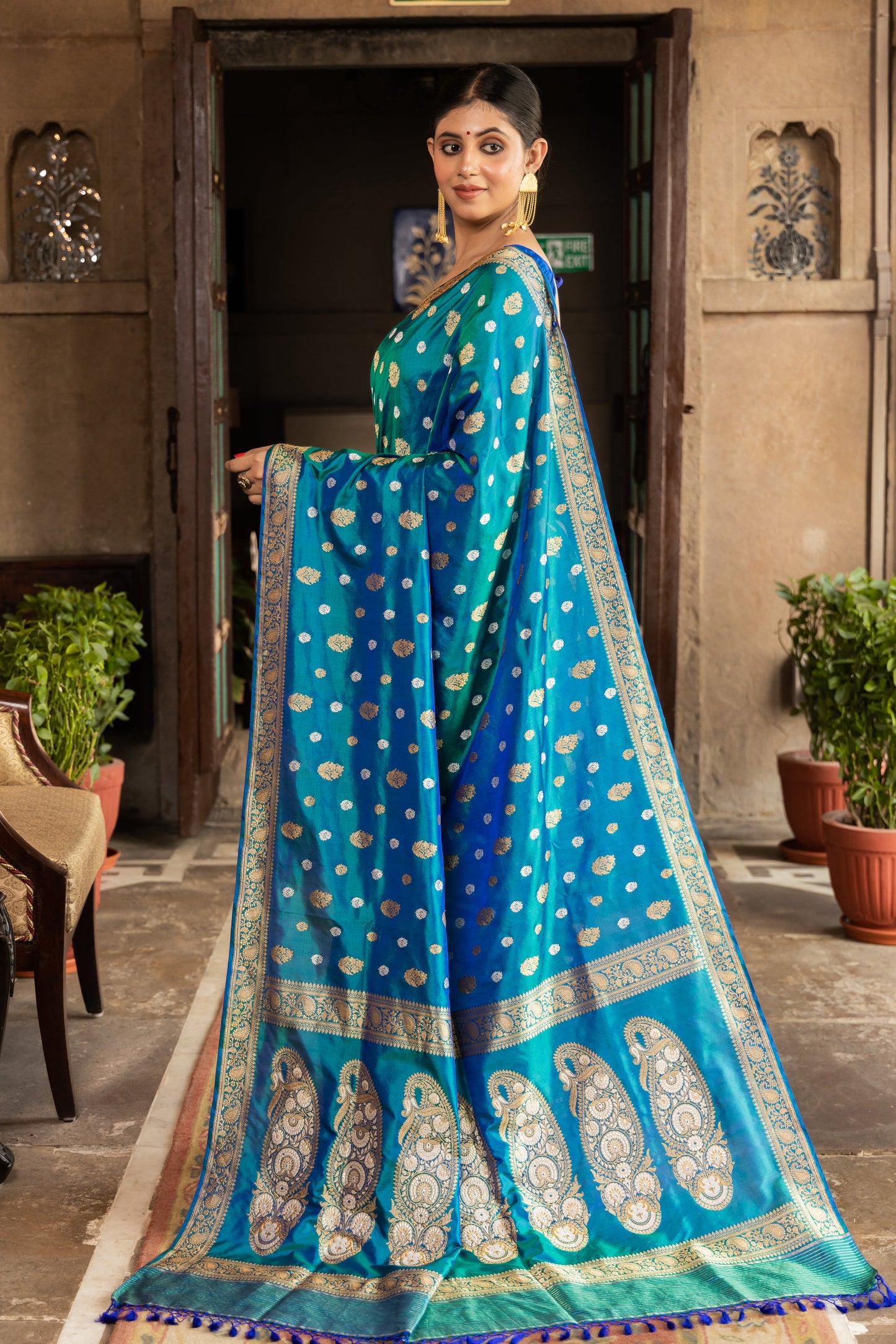 Teal Handwoven Kadwa Katan Silk Saree - Panaya