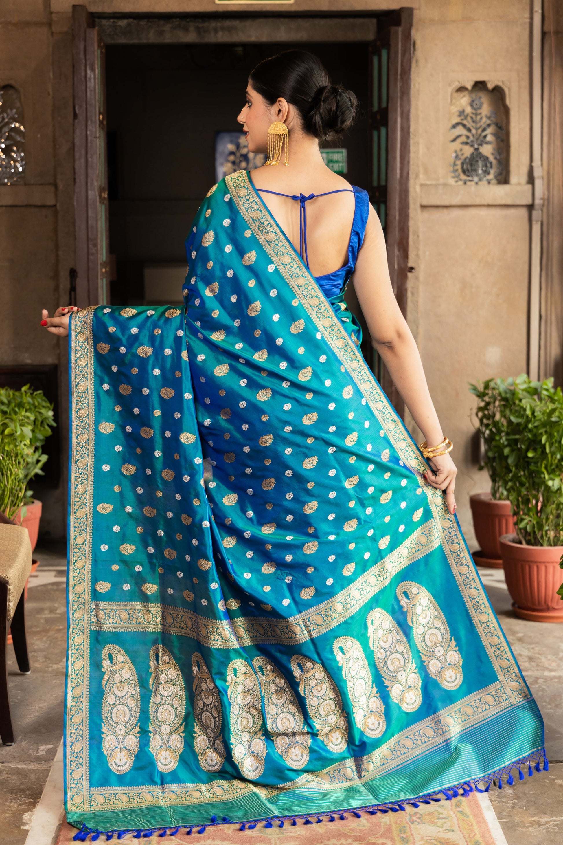 Teal Handwoven Kadwa Katan Silk Saree - Panaya