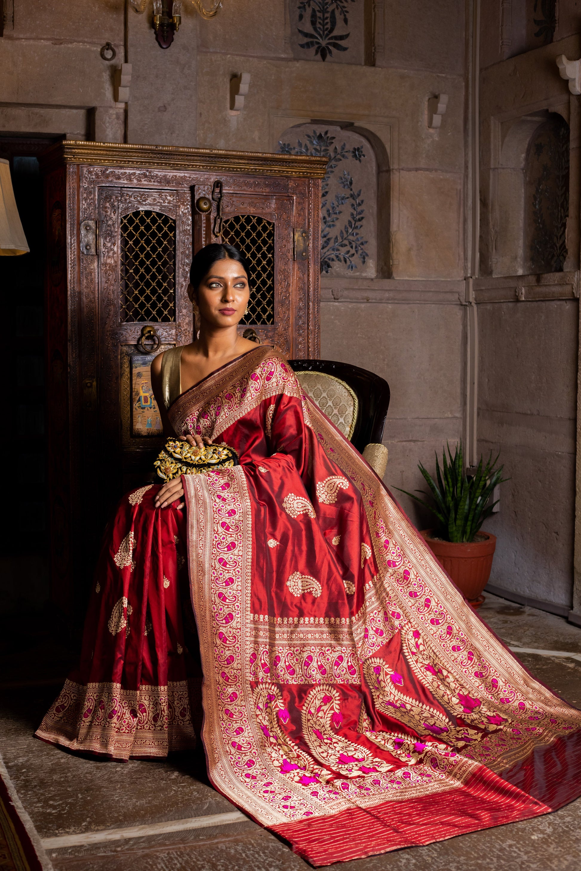 Maroon Handwoven Kadwa Katan Silk Saree - Panaya