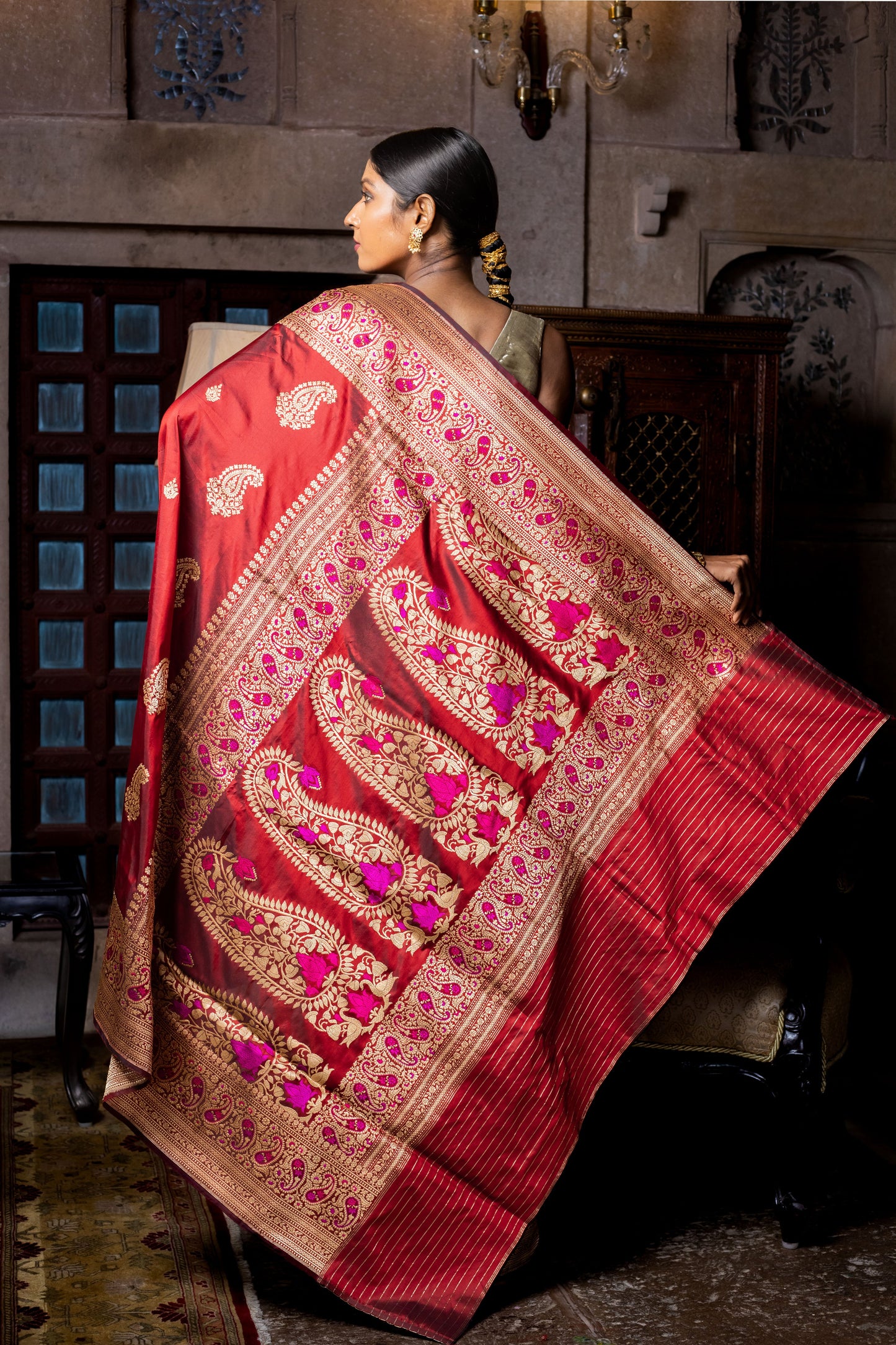 Maroon Handwoven Kadwa Katan Silk Saree - Panaya