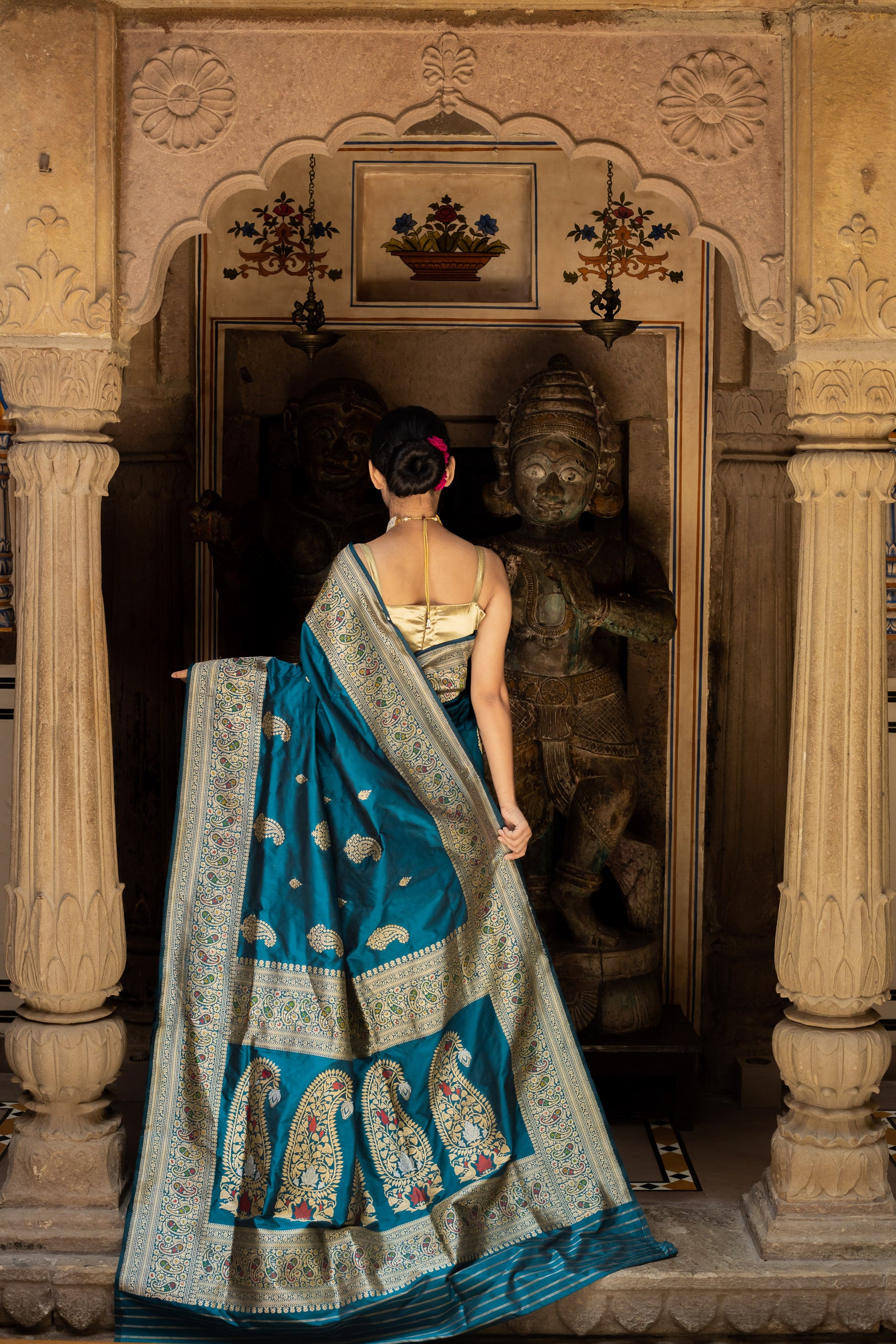 Teal Handwoven Kadwa Katan Silk Saree - Panaya