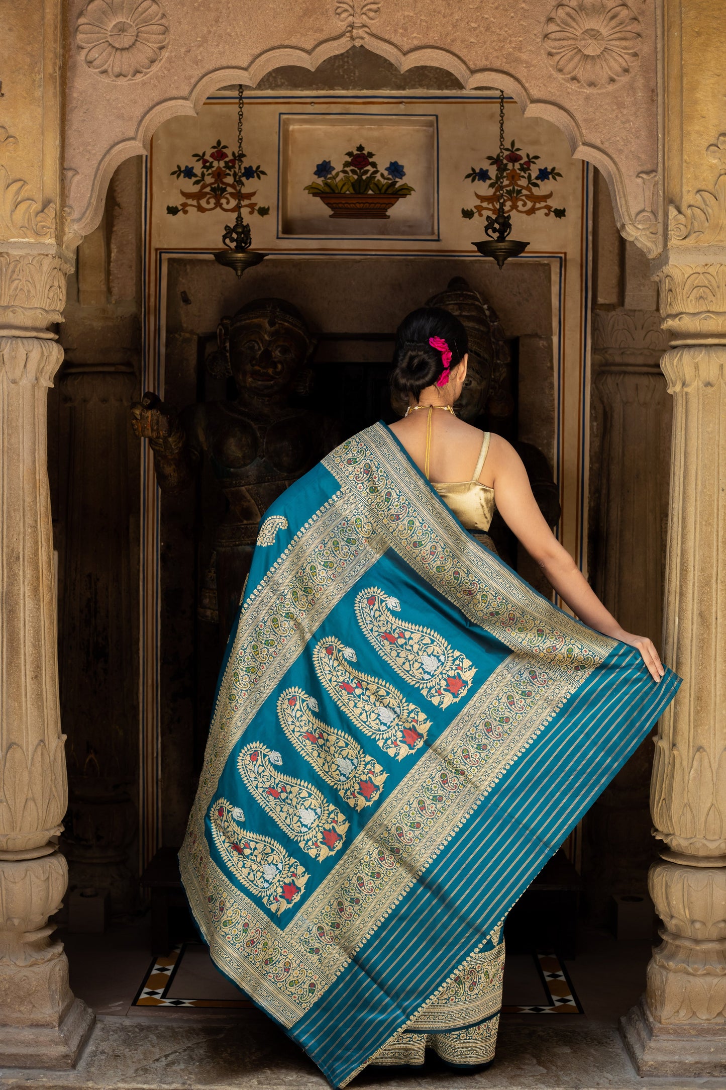 Teal Handwoven Kadwa Katan Silk Saree - Panaya