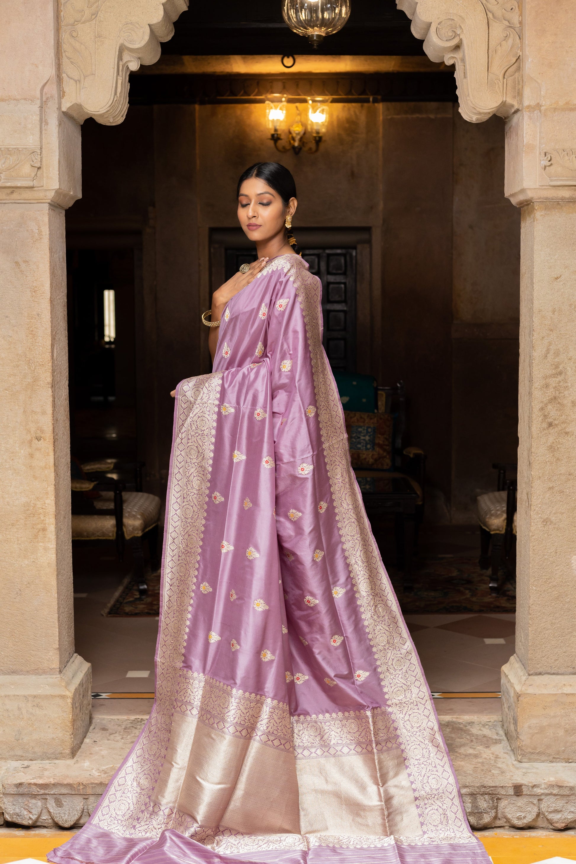 Lavender Handwoven Kadwa Katan Silk Saree - Panaya