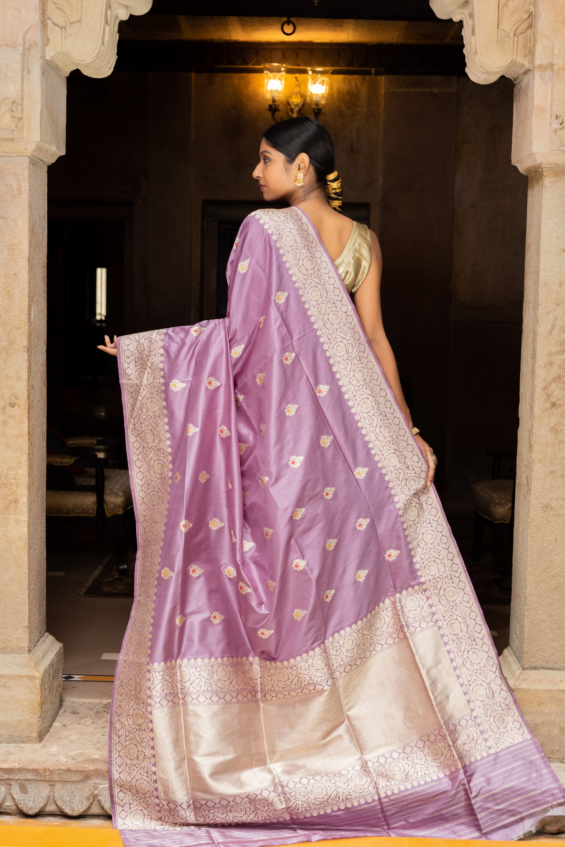 Lavender Handwoven Kadwa Katan Silk Saree - Panaya