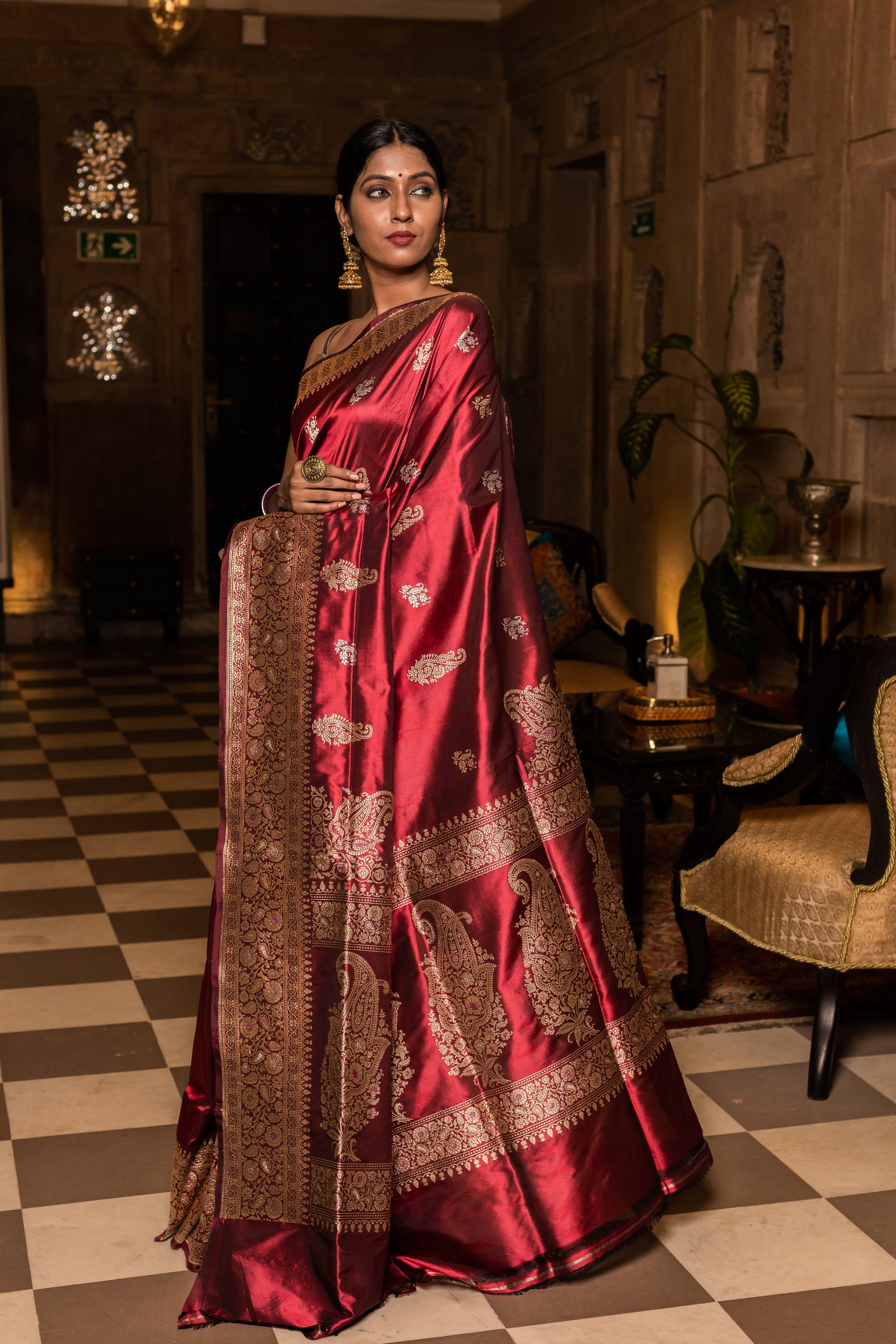 Maroon Handwoven Kadwa Katan Silk Saree - Panaya