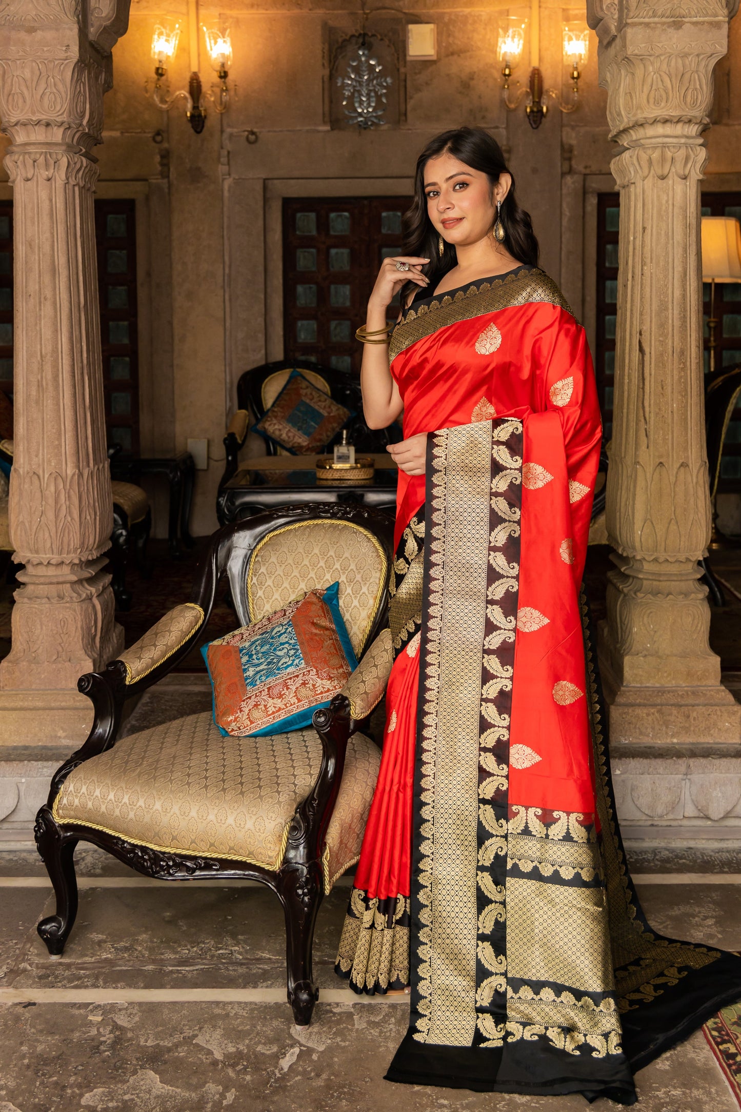 Red Handwoven Kadwa Katan Silk Saree - Panaya