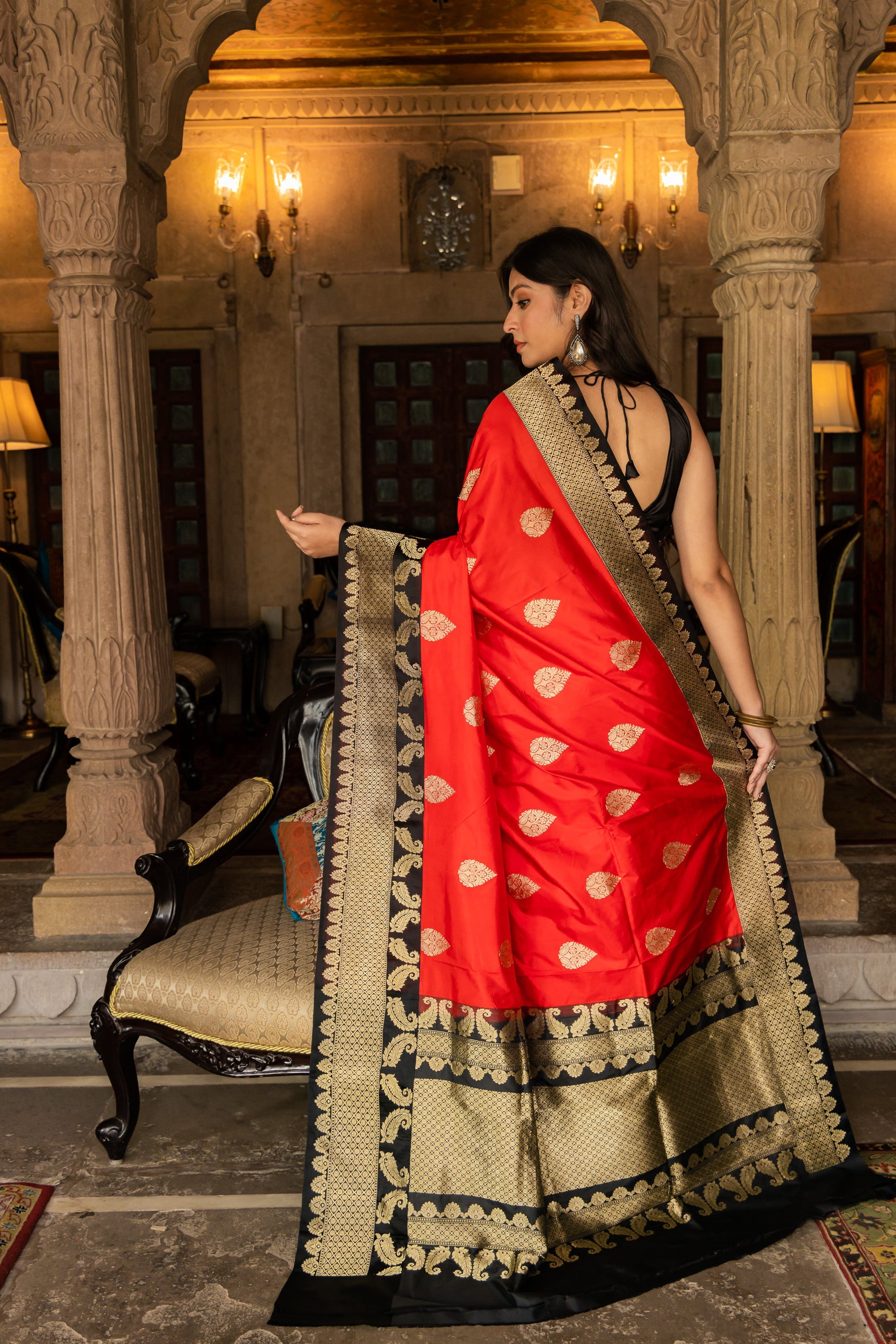 Red Handwoven Kadwa Katan Silk Saree - Panaya