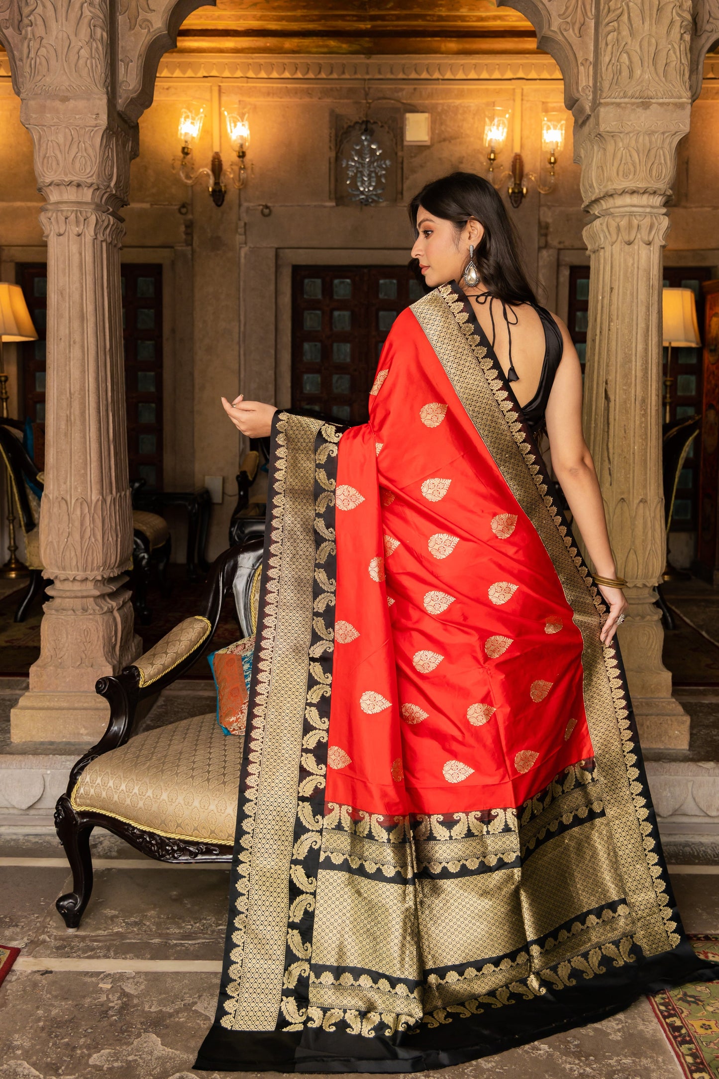 Red Handwoven Kadwa Katan Silk Saree - Panaya