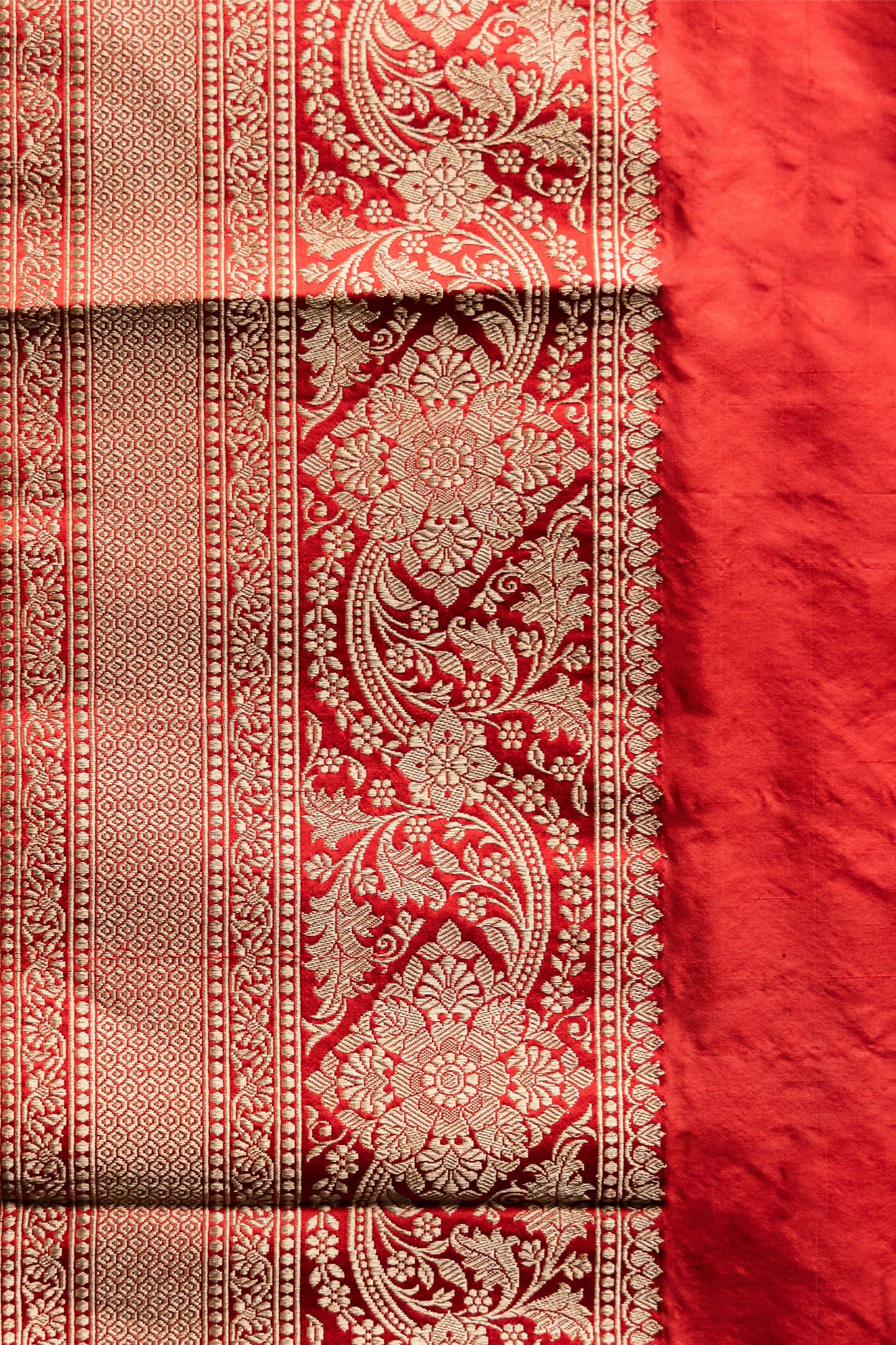 Maroon Handwoven Kadwa Katan Silk Saree - Panaya