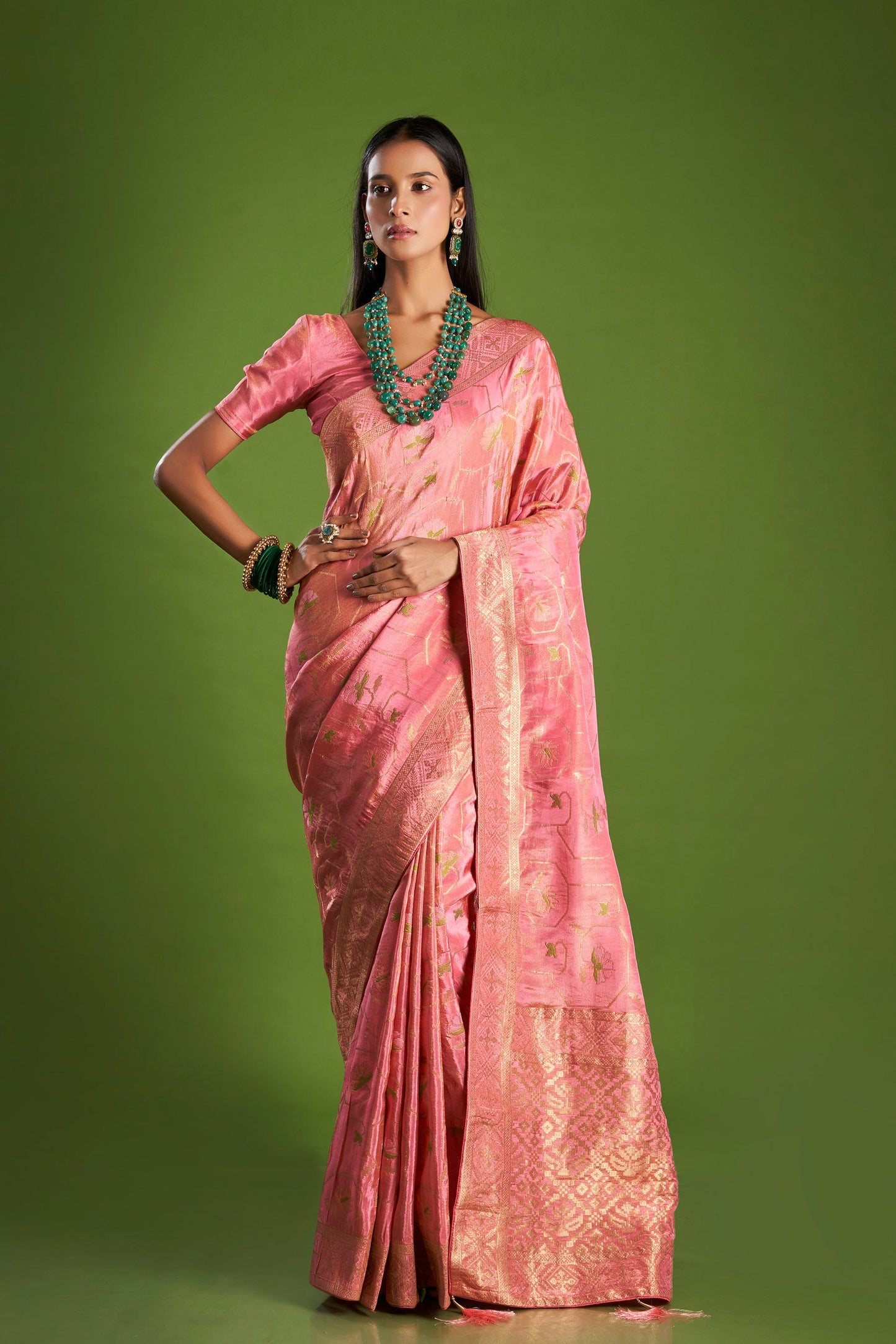 Women Pink Viscose Tissue Zari and thread work Saree