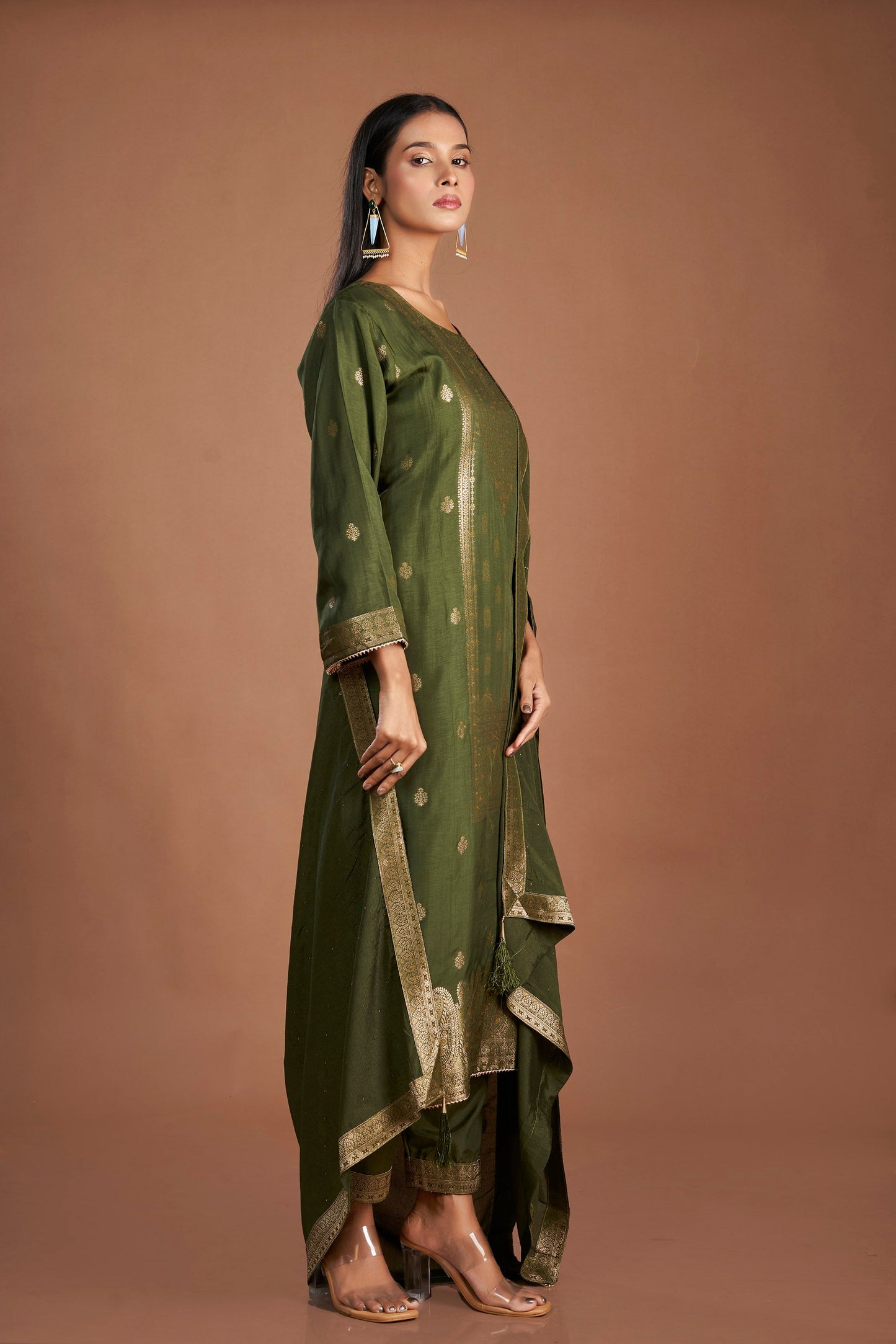 Vasavi Jacquard Embroidered Dola Silk Kurta Set