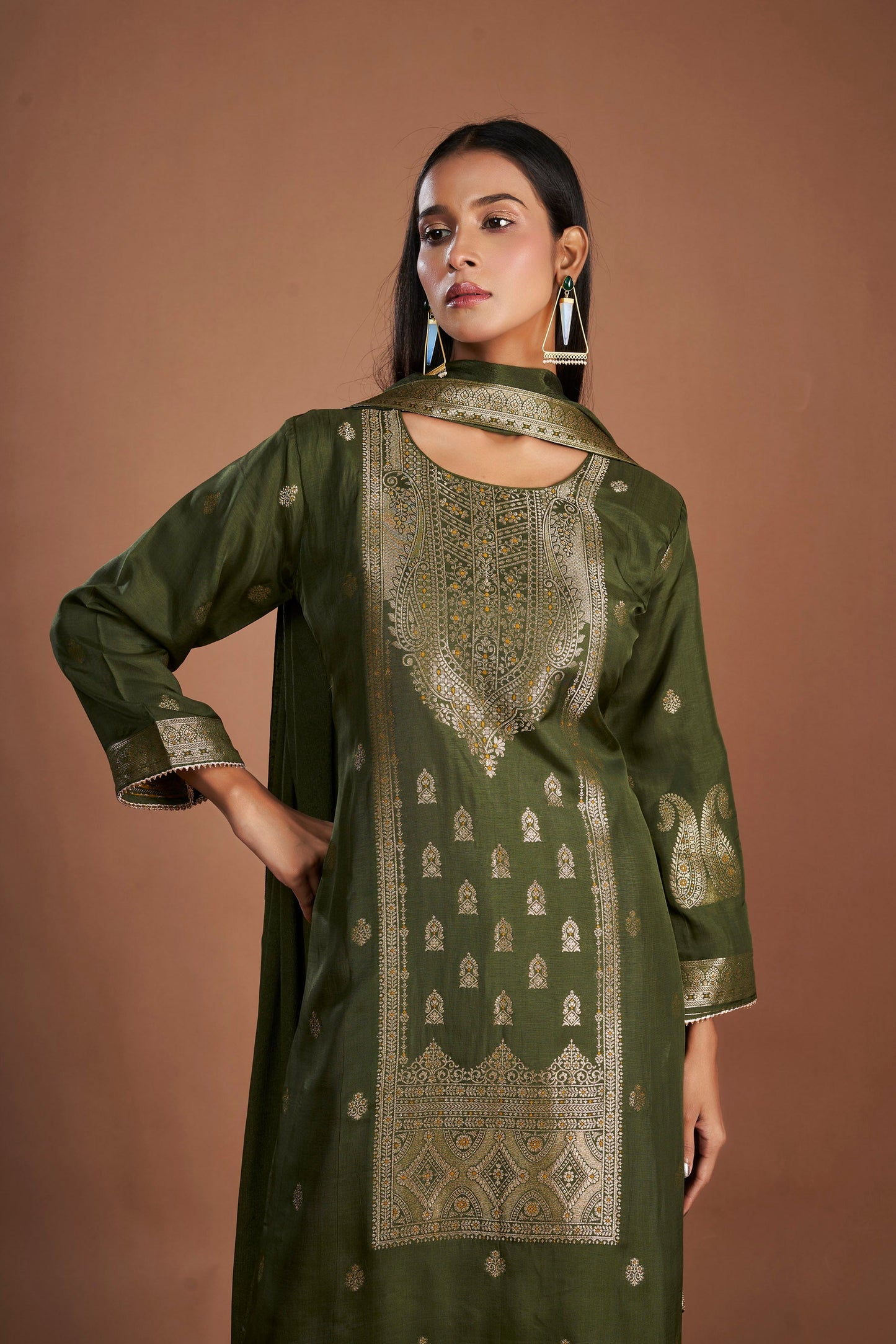 Vasavi Jacquard Embroidered Dola Silk Kurta Set