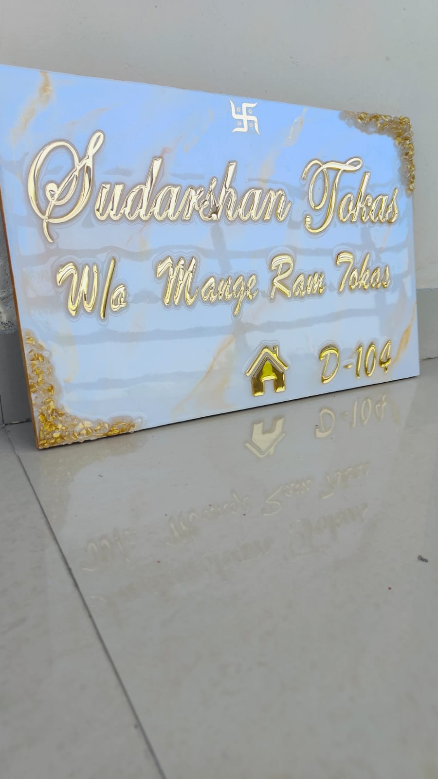 Customizable Resin Art Name Plates - White with Gold, 18*9 inches