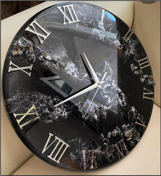 This Real Crystals Resin Clock is expertly crafted with real crystals for a unique and luxurious look. The crystals add a touch of elegance to any room and the high-