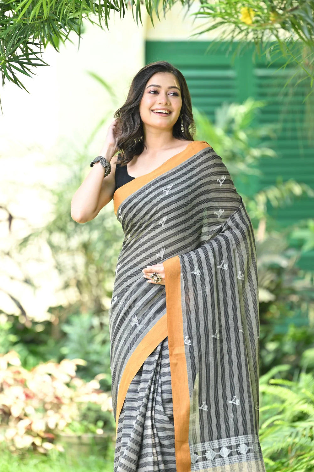 Handloom Grey & Black Pure Cotton Jamdani Saree