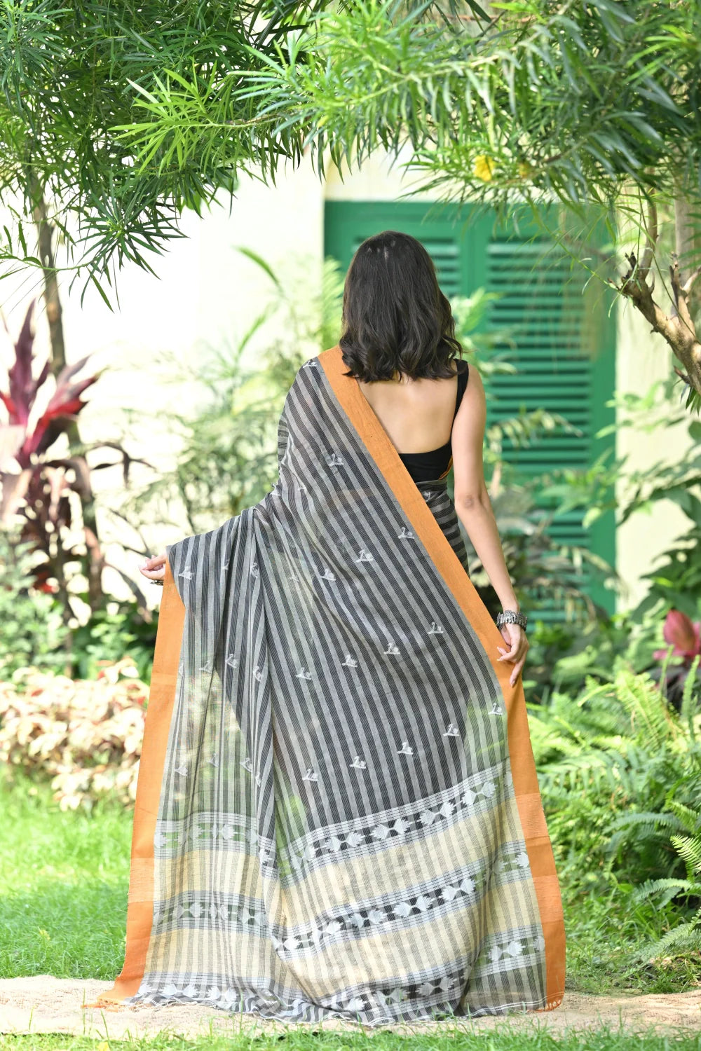 Handloom Grey & Black Pure Cotton Jamdani Saree