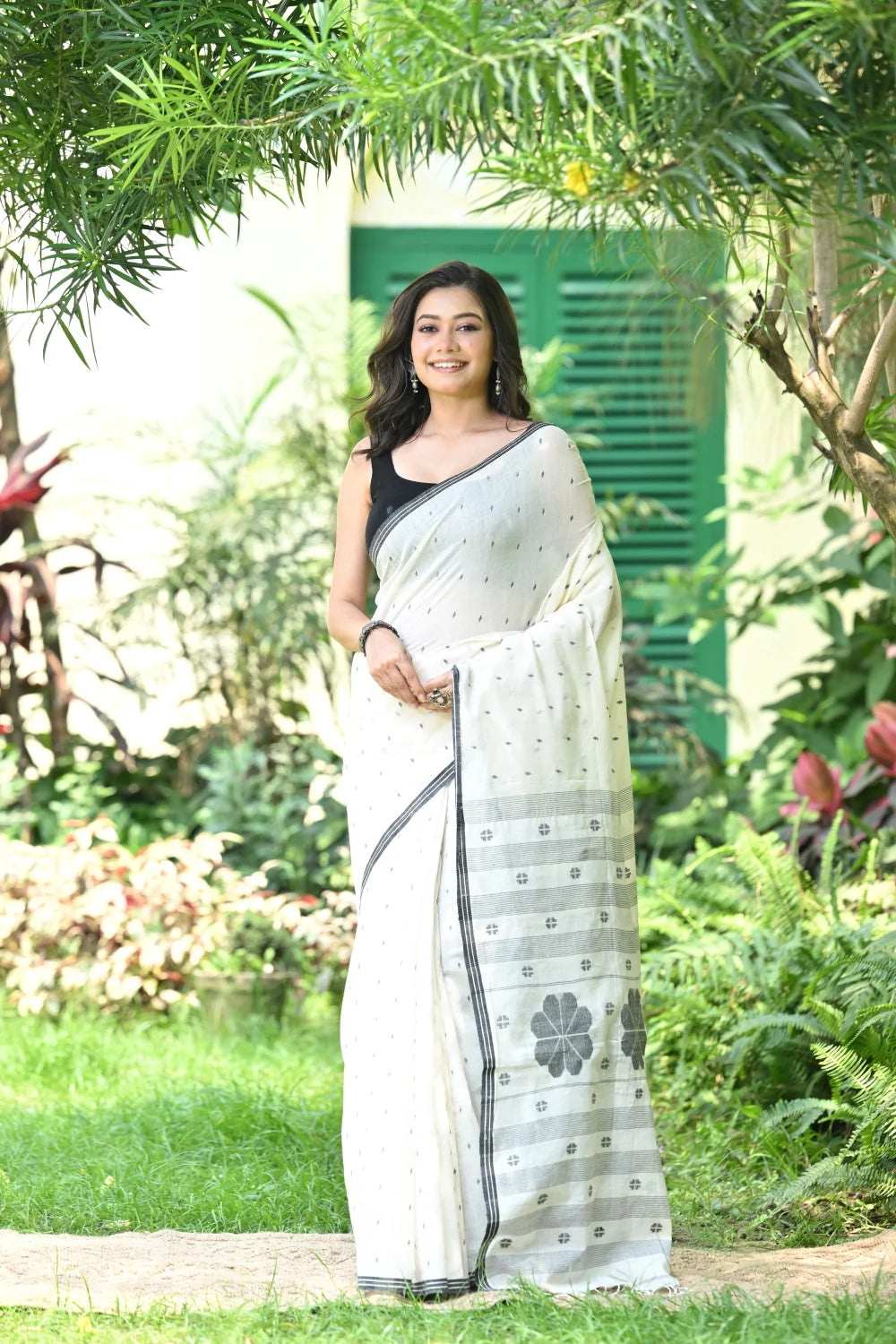 Handloom White & Black Soft Cotton Jamdani Saree