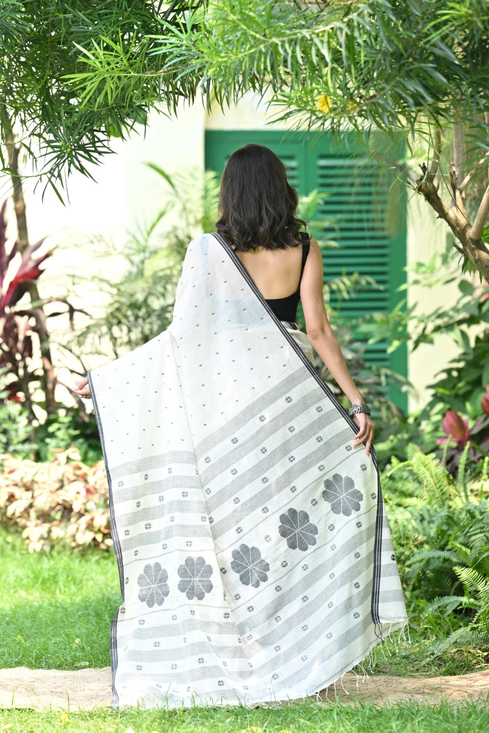 Handloom White & Black Soft Cotton Jamdani Saree