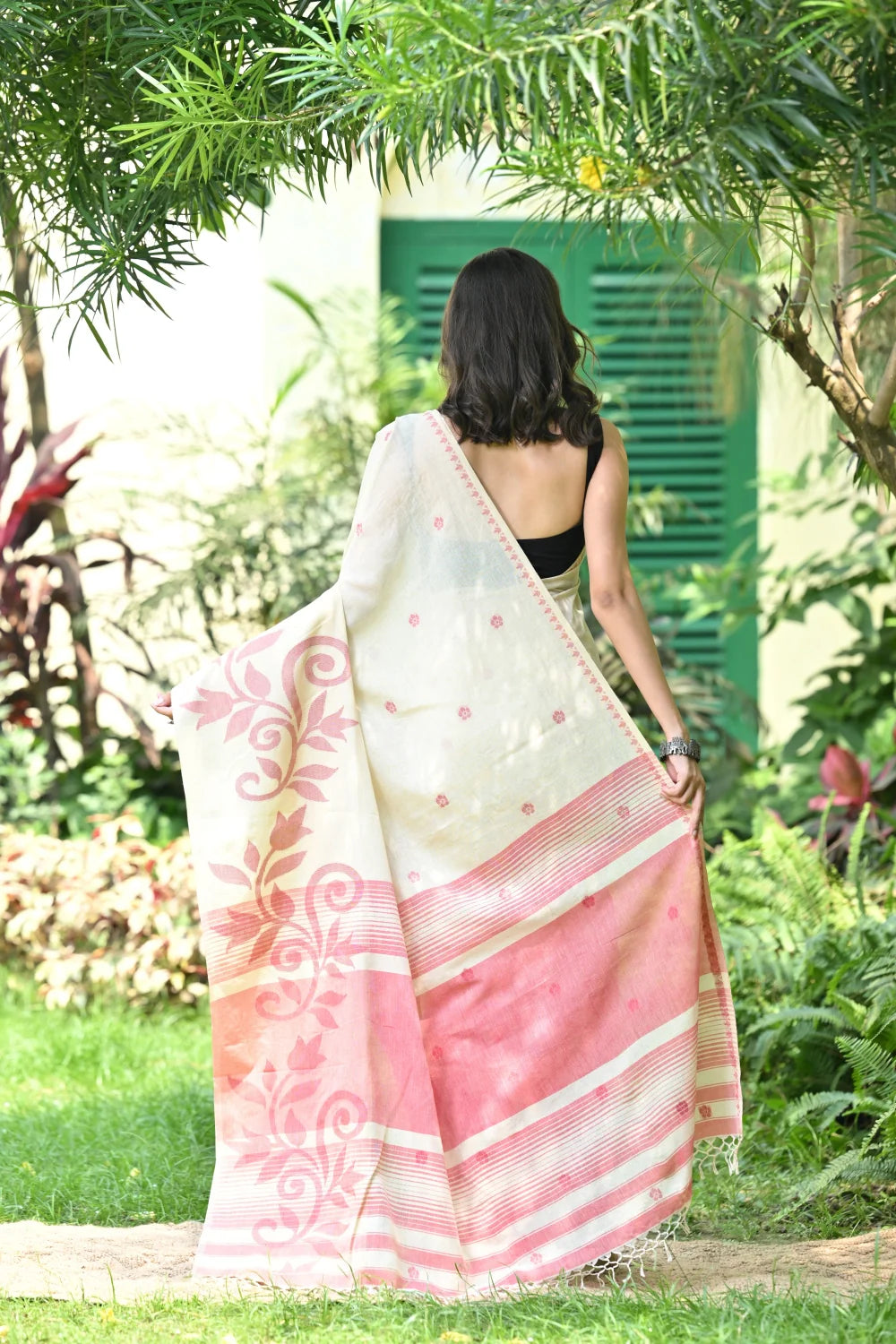 Handloom Cream And Red Soft Cotton Jamdani Saree