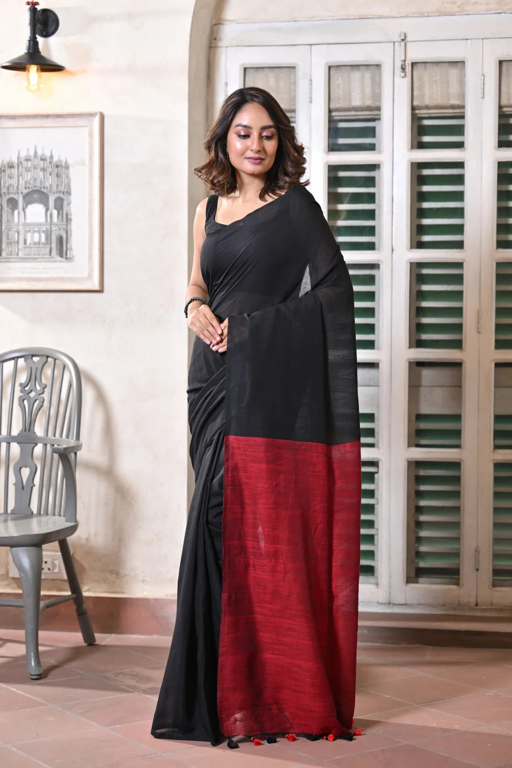 Handloom Black  Mulmul Cotton Saree With Red Pallu