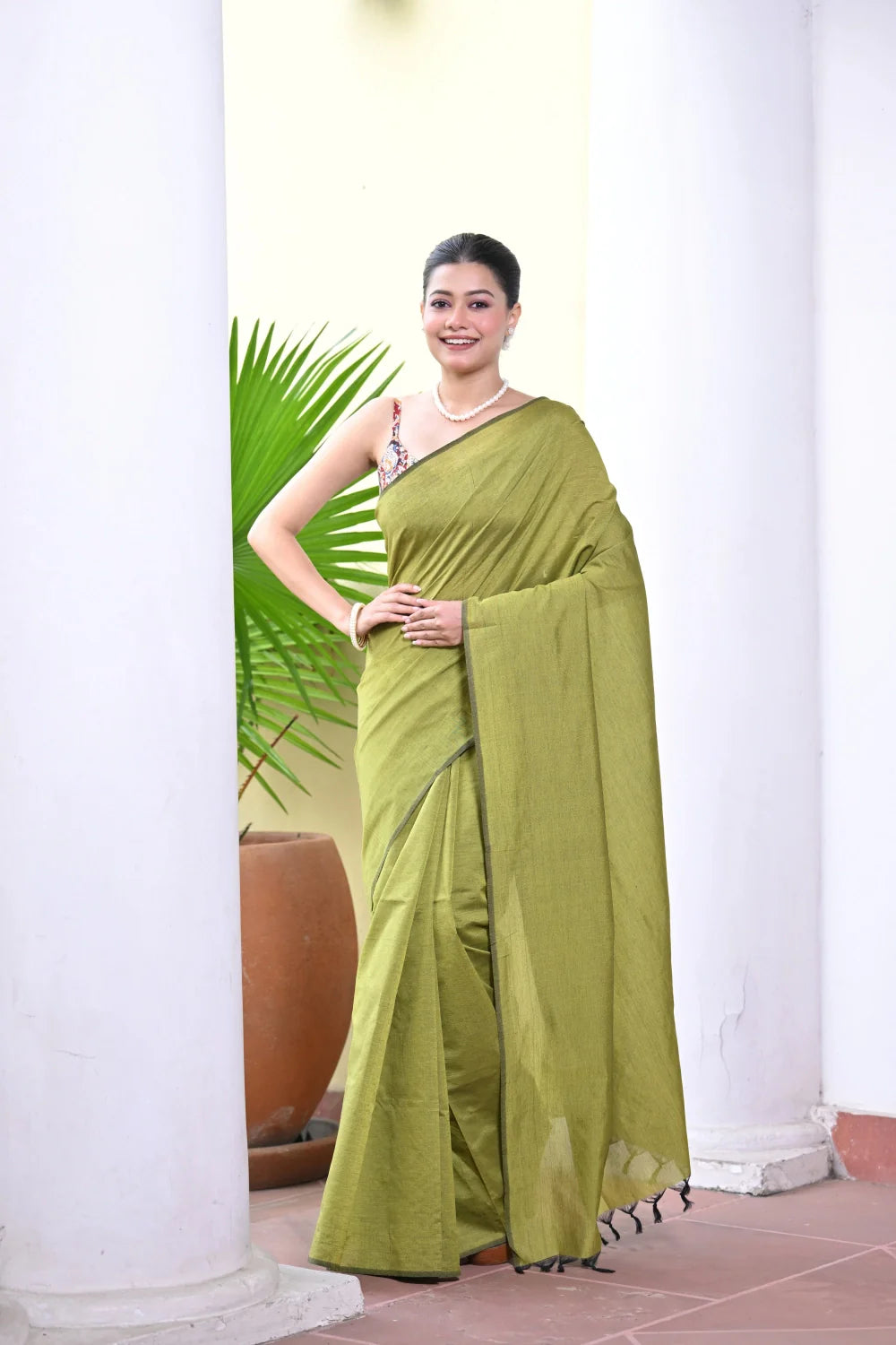 Handloom Cotton Grass Green Solid Colour Saree