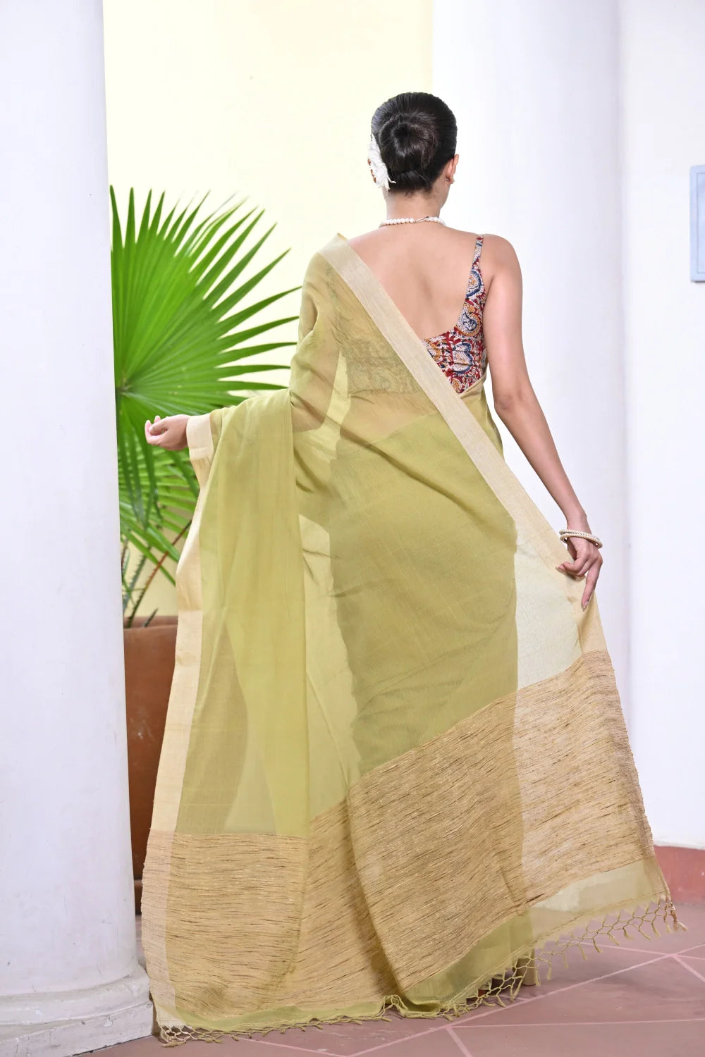 Handloom Leaf Green Pure Cotton Saree With Tussar Silk Border & Jute Pallu