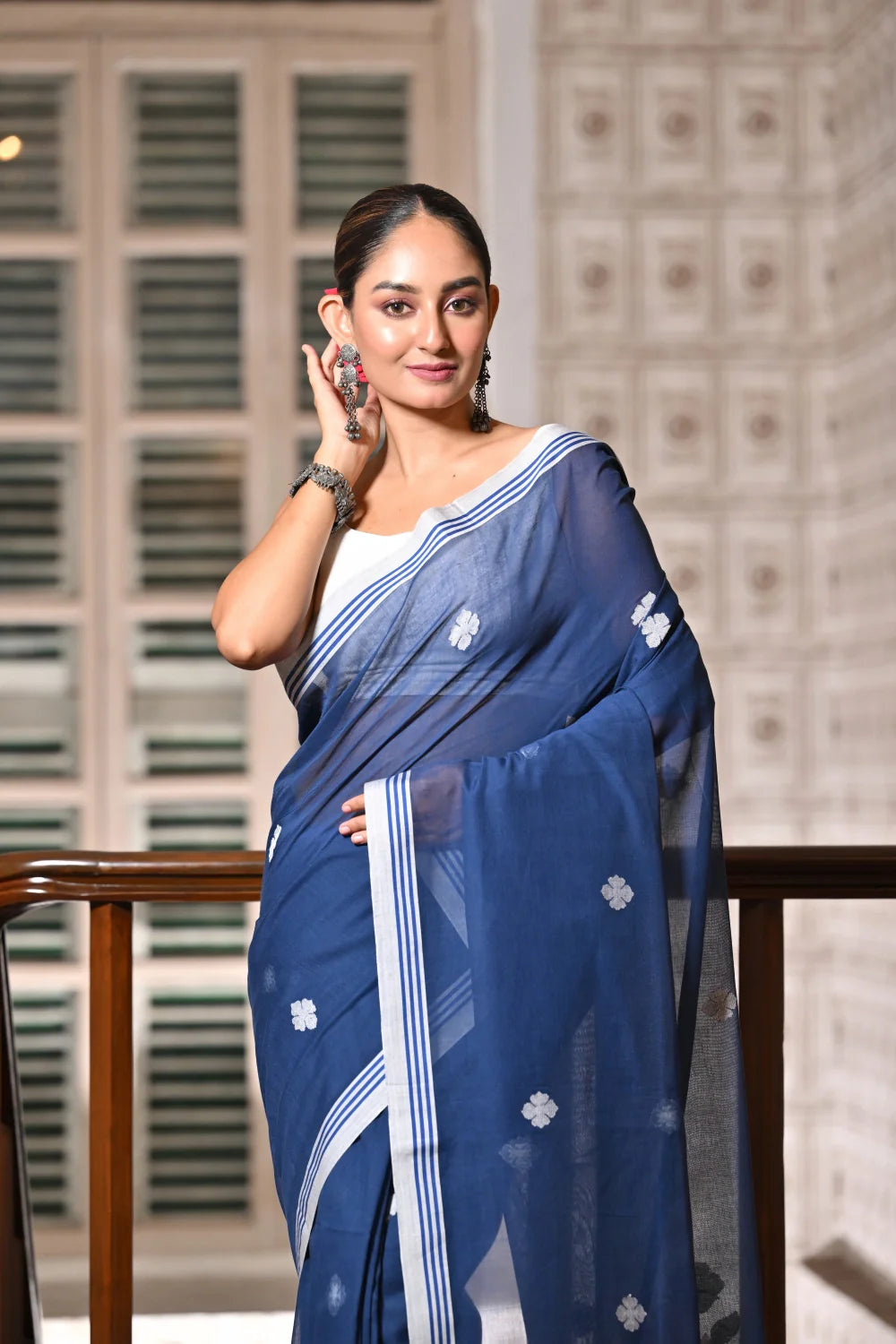 Handloom Navy Blue Contemporary Jamdani with Floral Motifs Saree