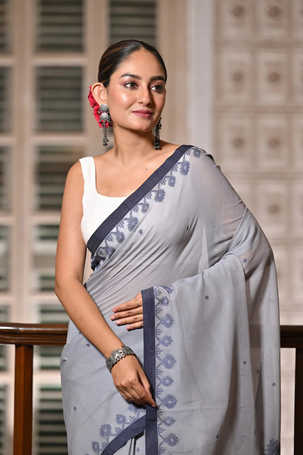 Handloom Grey Soft Cotton Jamdani Saree With Woven Navy Blue Border