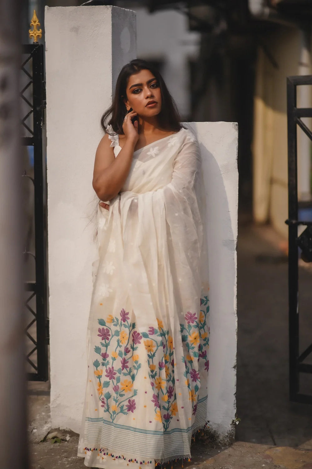 Handloom White Soft Cotton  Jamdani Saree With Multi Colour Floral Weave Pallu