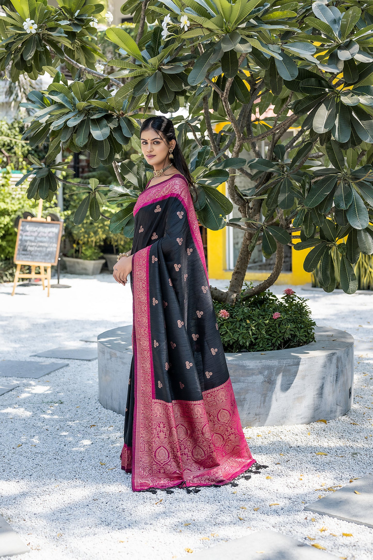 Black Vaishali Banarasi Silk Zari woven Handloom Saree