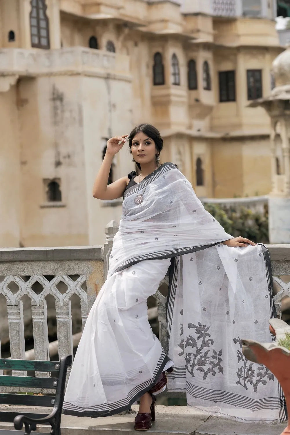 Handloom Black & White Pure Cotton Jamdani Saree with Floral Motifs